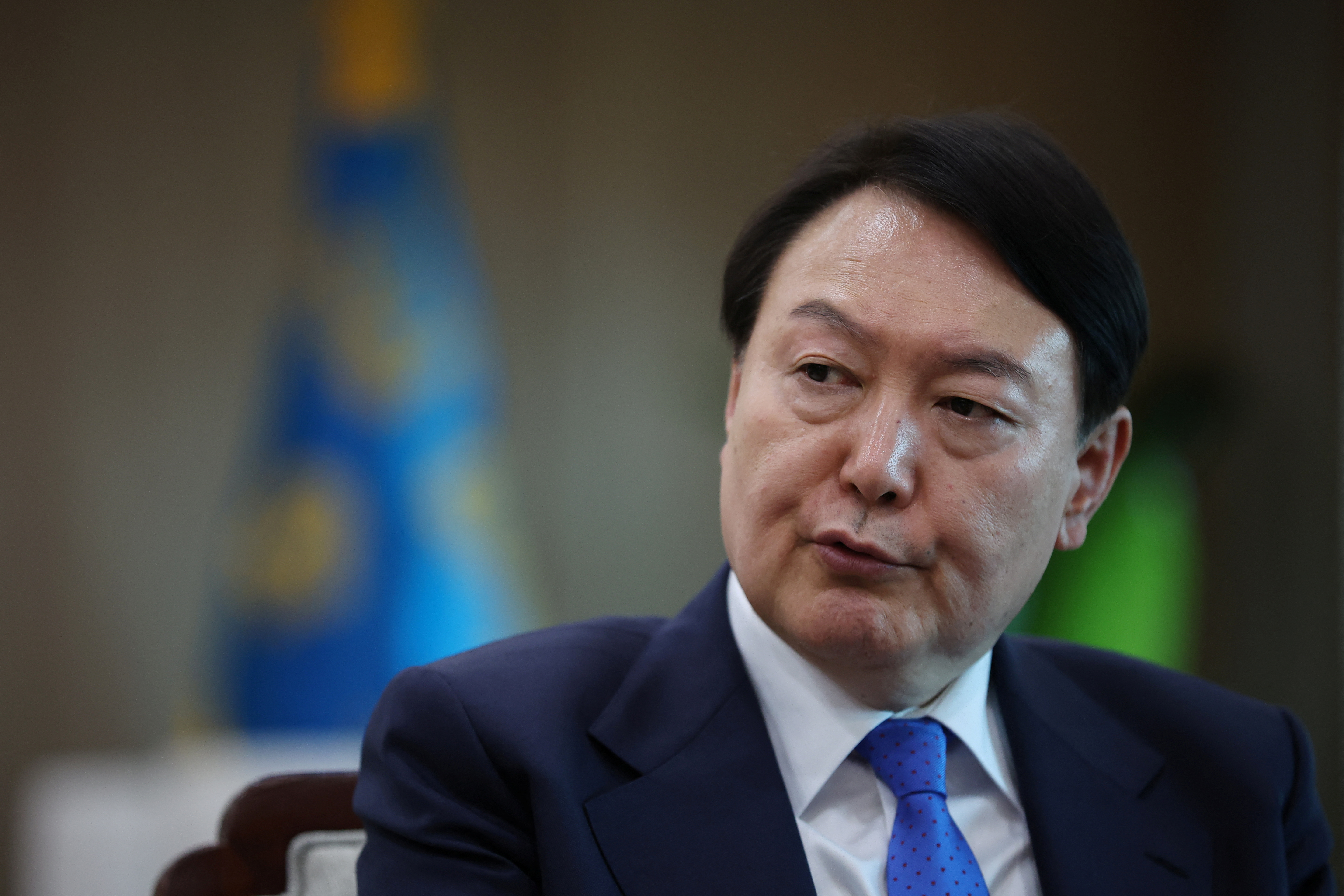 El presidente de Corea del Sur aseguró que ”si se da una situación que la comunidad internacional no puede tolerar, como ataques a gran escala contra civiles, masacres o violaciones graves de las leyes de la guerra, puede ser difícil para nosotros insistir solo en brindar apoyo humanitario o financiero”. (REUTERS)