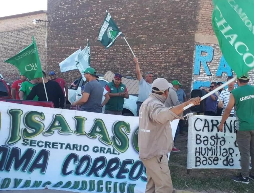 Los activistas de Camioneros están instalados desde hace 25 días ante la pyme de transporte en Corzuela, Chaco