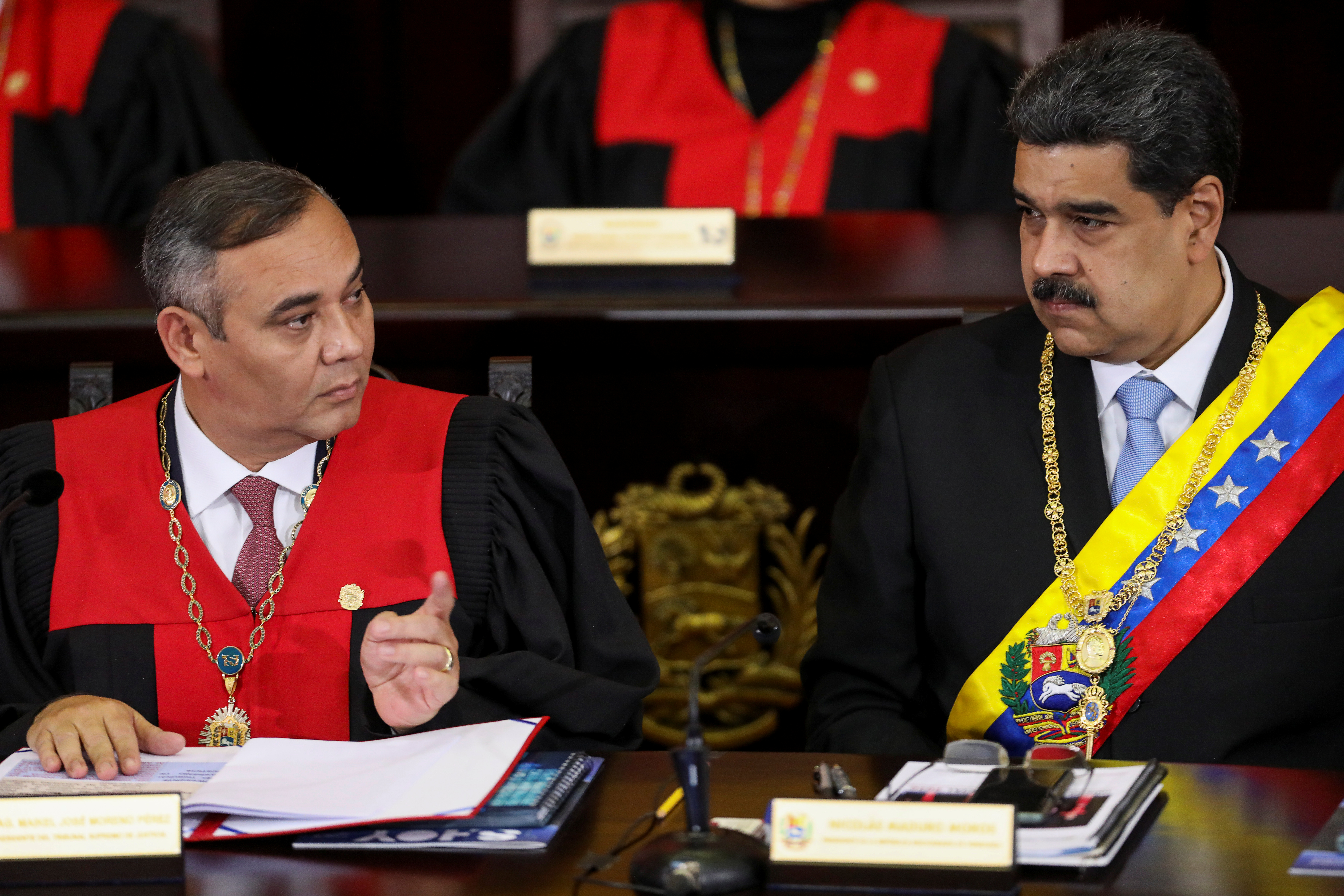 Maikel Moreno, presidente del TSJ chavista, y el dictador Nicolás Maduro (REUTERS/Manaure Quintero)