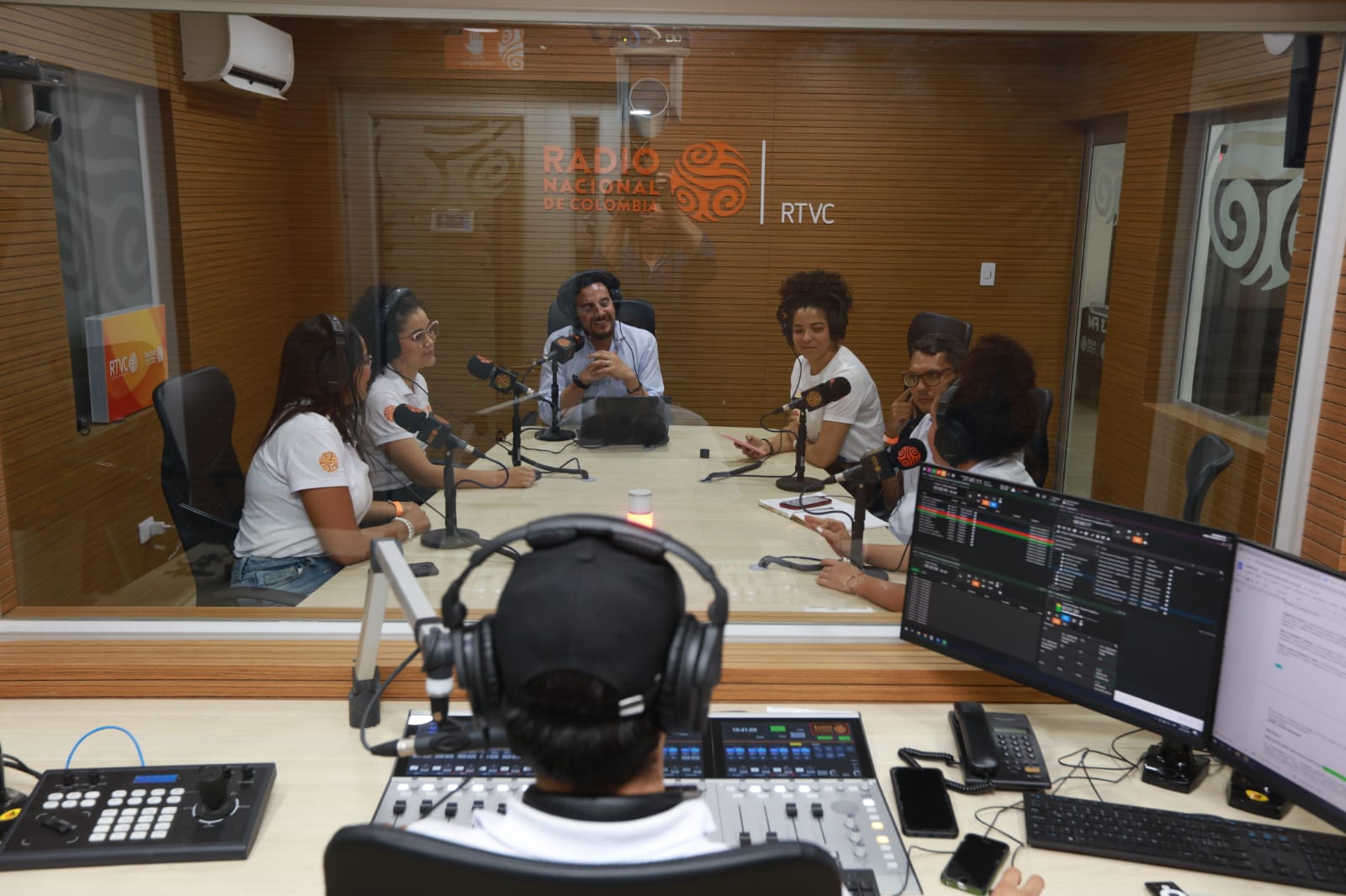 De la Colombia profunda a la Colombia conectada: así es como la radio aporta a la construcción de la paz en el país 