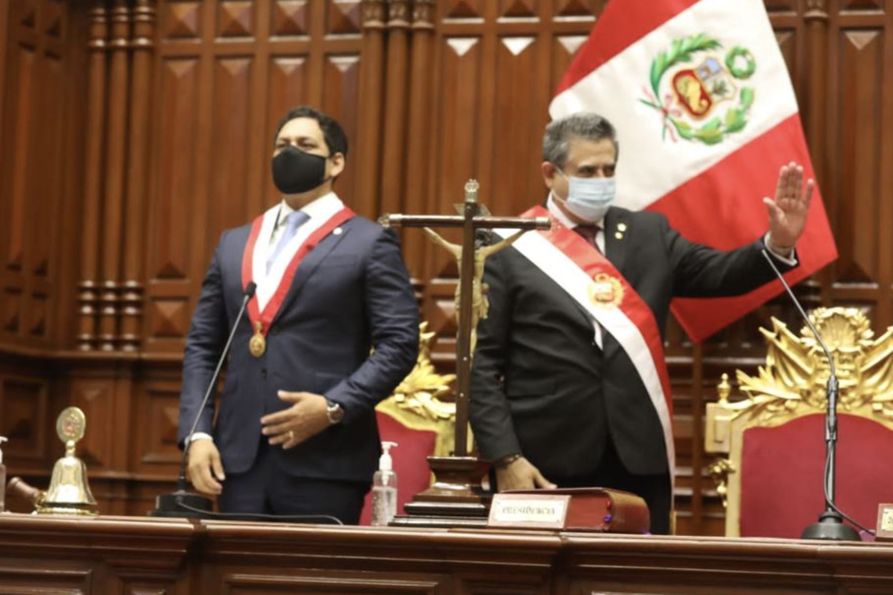 El jefe del Congreso, Luis Valdez y el presidente de Perú, Manuel Merino 
