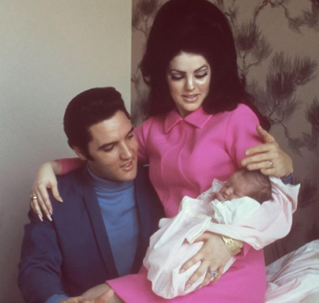 Lisa Marie Presley junto a su padre, Elvis Presley
