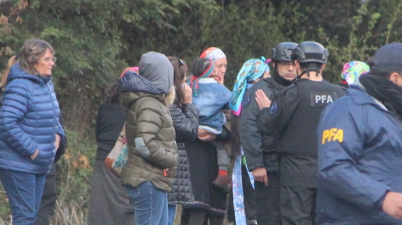 Desalojo en Villa Mascardi: liberaron a una de las detenidas tras confirmar que no pertenece a la comunidad mapuche