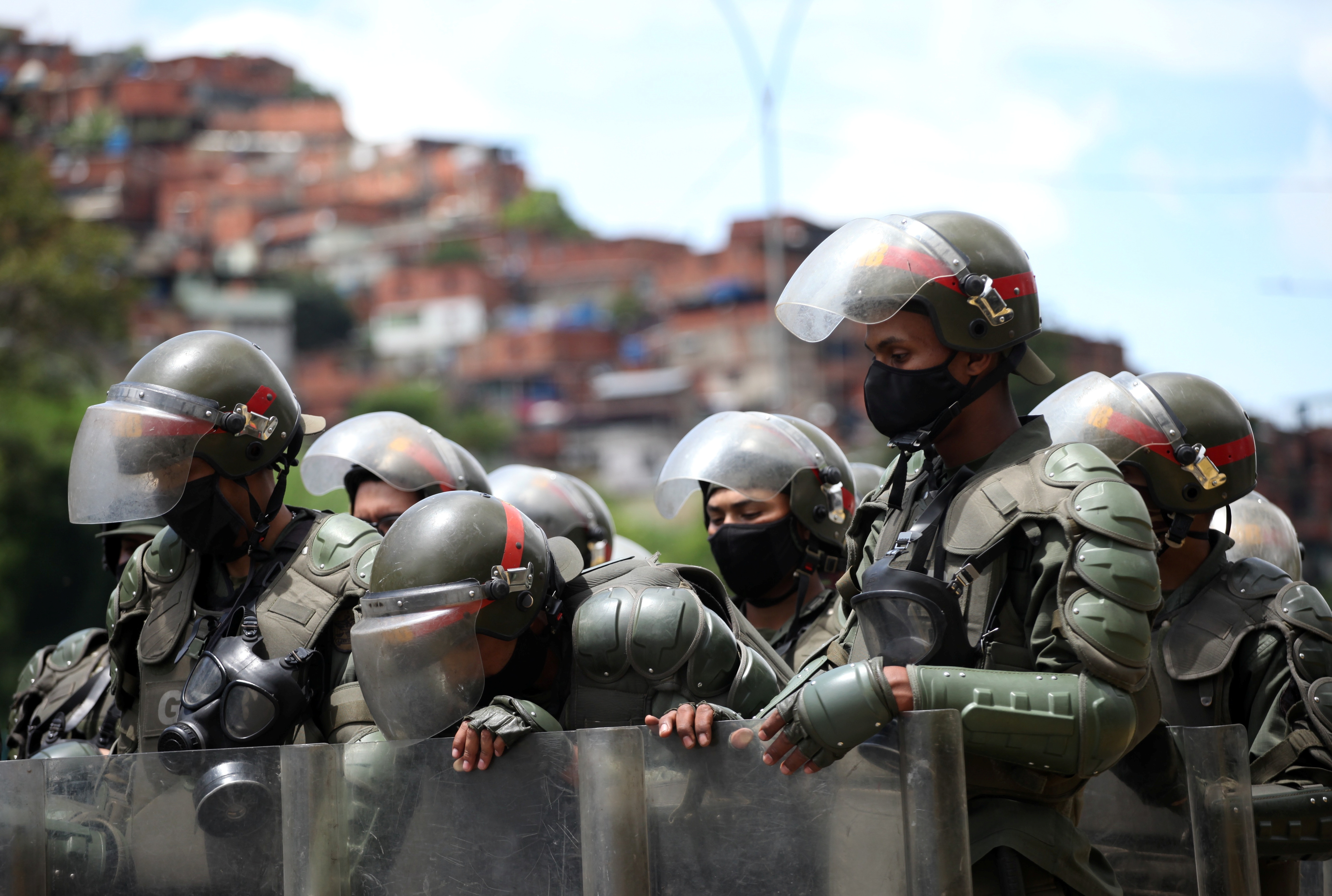 Miembros de la Guardia Nacional Bolivariana durante un ejercicio militar en Caracas, Venezuela (REUTERS/Fausto Torrealba)