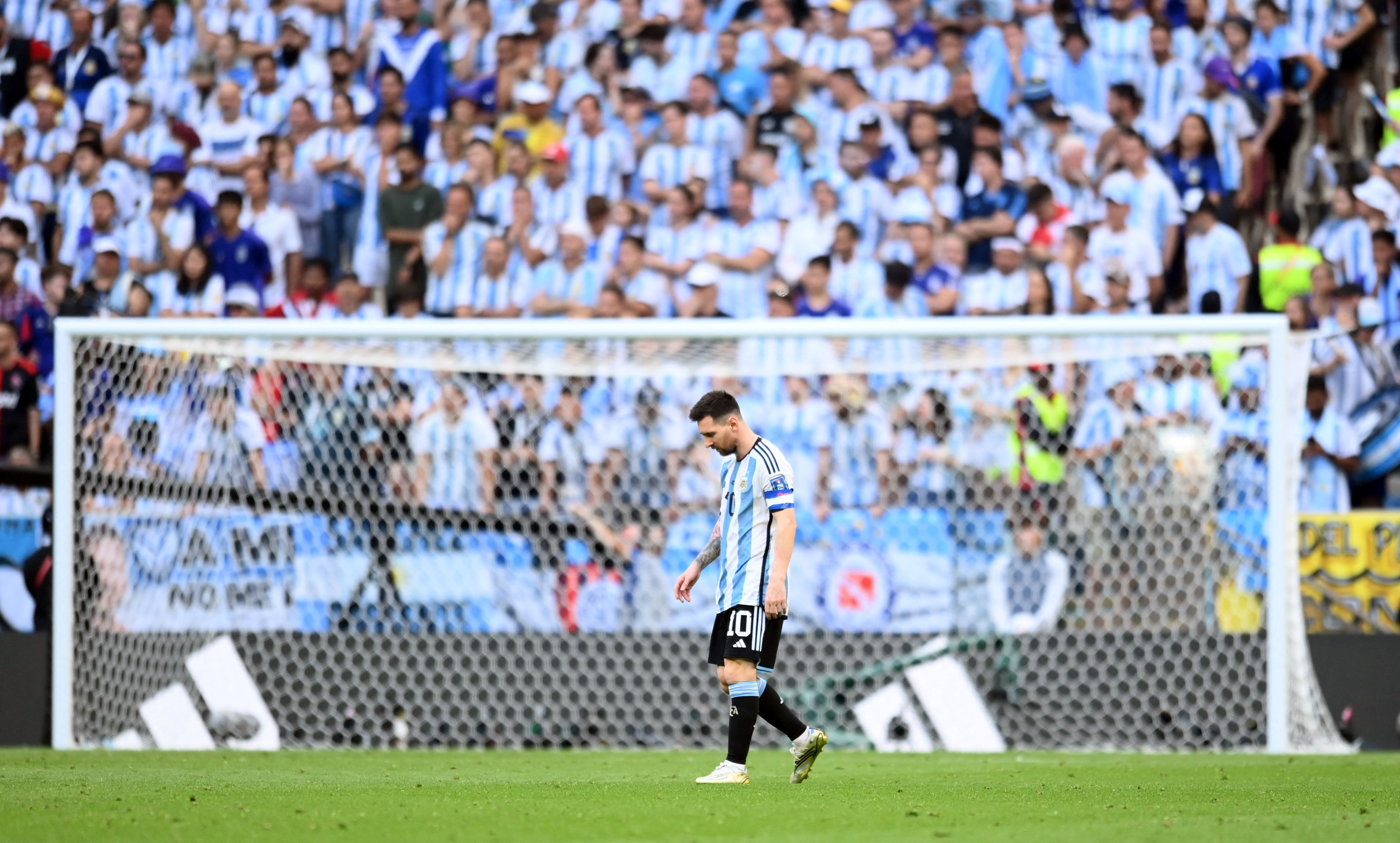 Lionel Messi marcó el primer gol pero no pudo darle la victoria a la Argentina (Reuters)