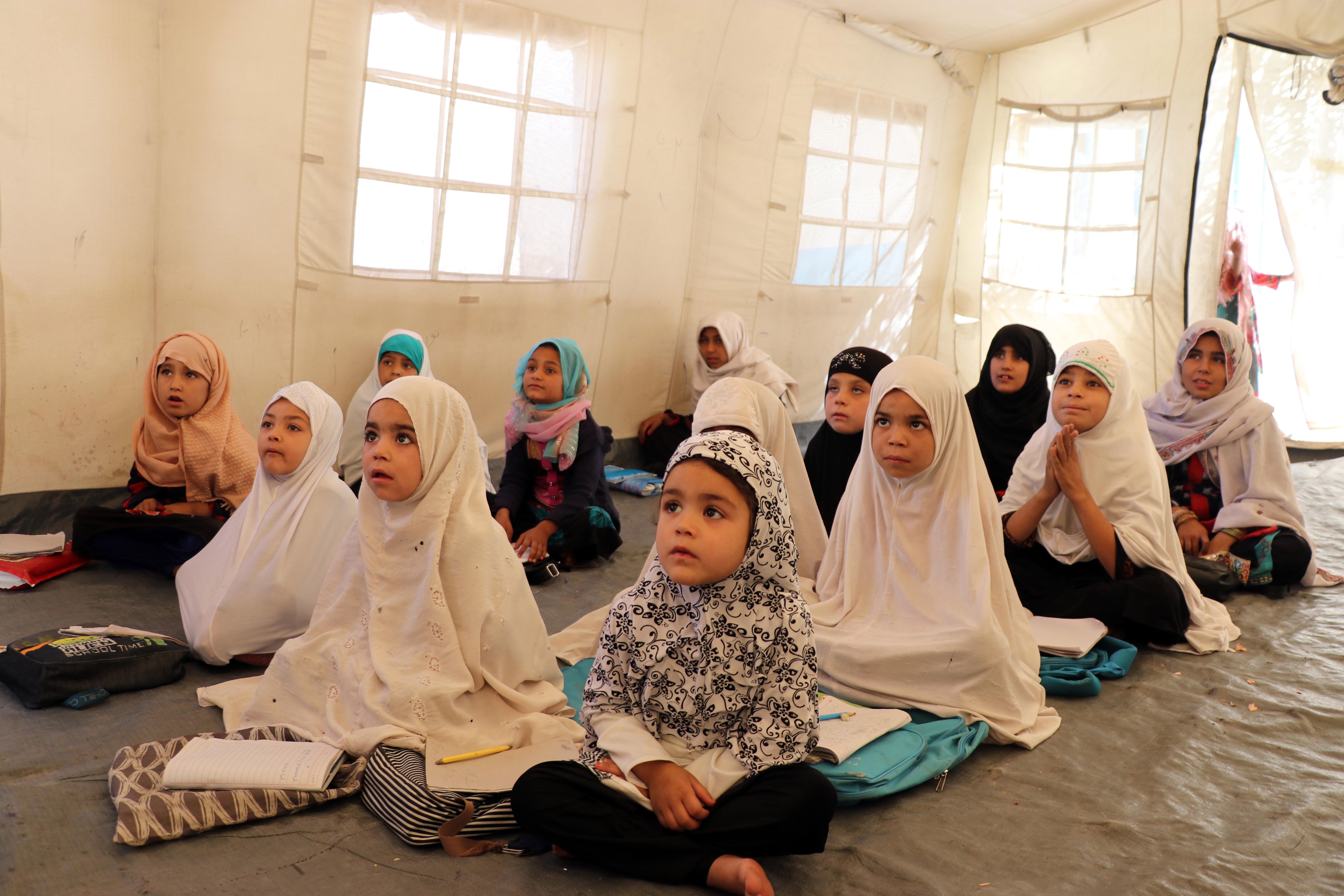 Niñas afganas en un colegio de Kandahar. EFE/EPA/STRINGER
