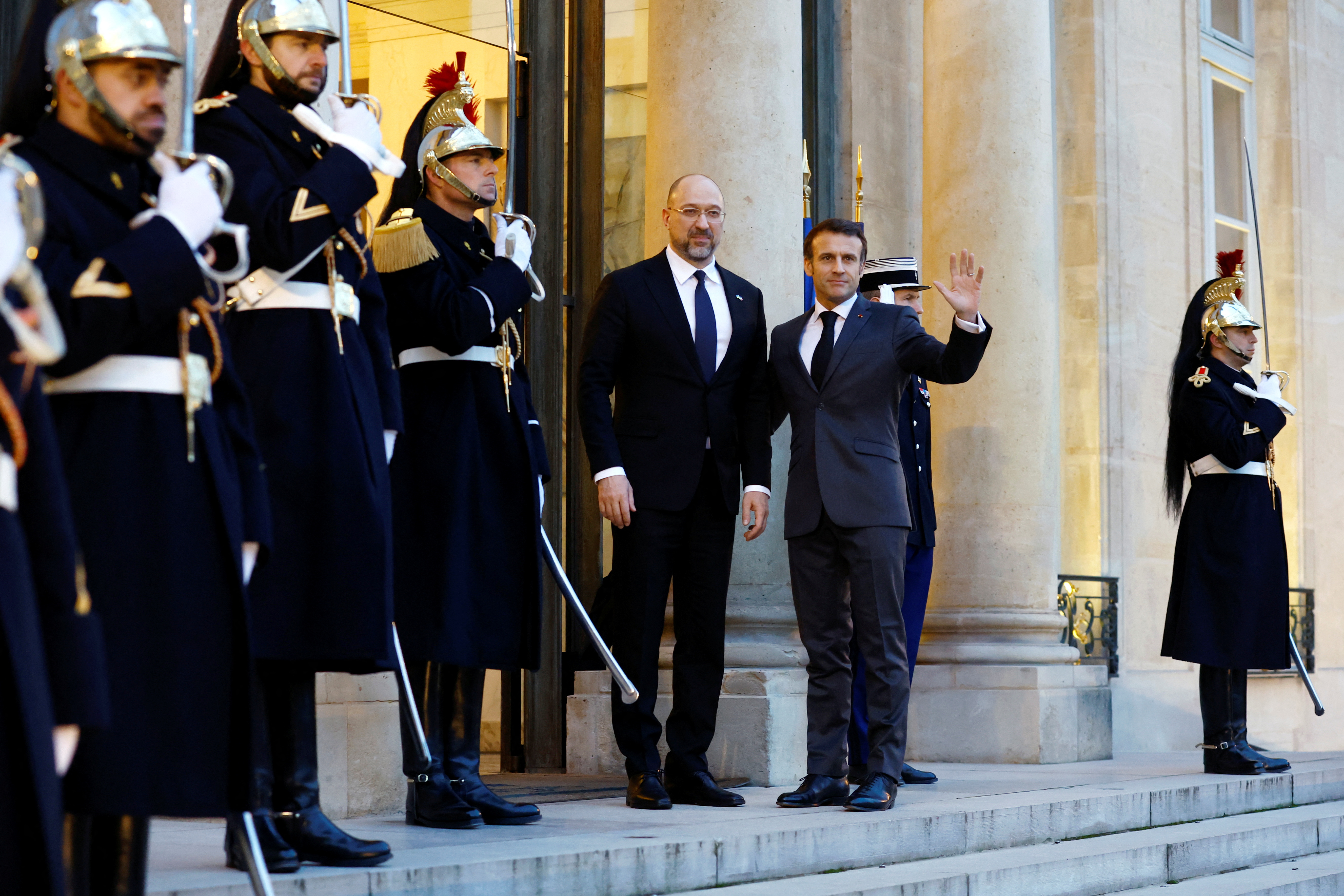 Líderes del mundo se reúnen en París para gestionar ayuda inmediata a Ucrania durante el invierno. (REUTERS/Gonzalo Fuentes)