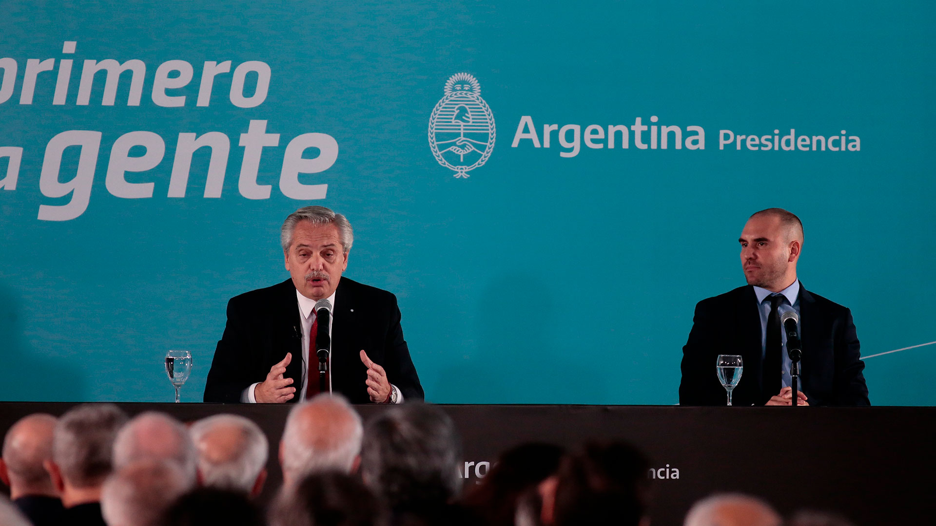 Alberto Fernández y Martín Guzmán durante la presentación del proyecto de renta inesperada (Luciano González)