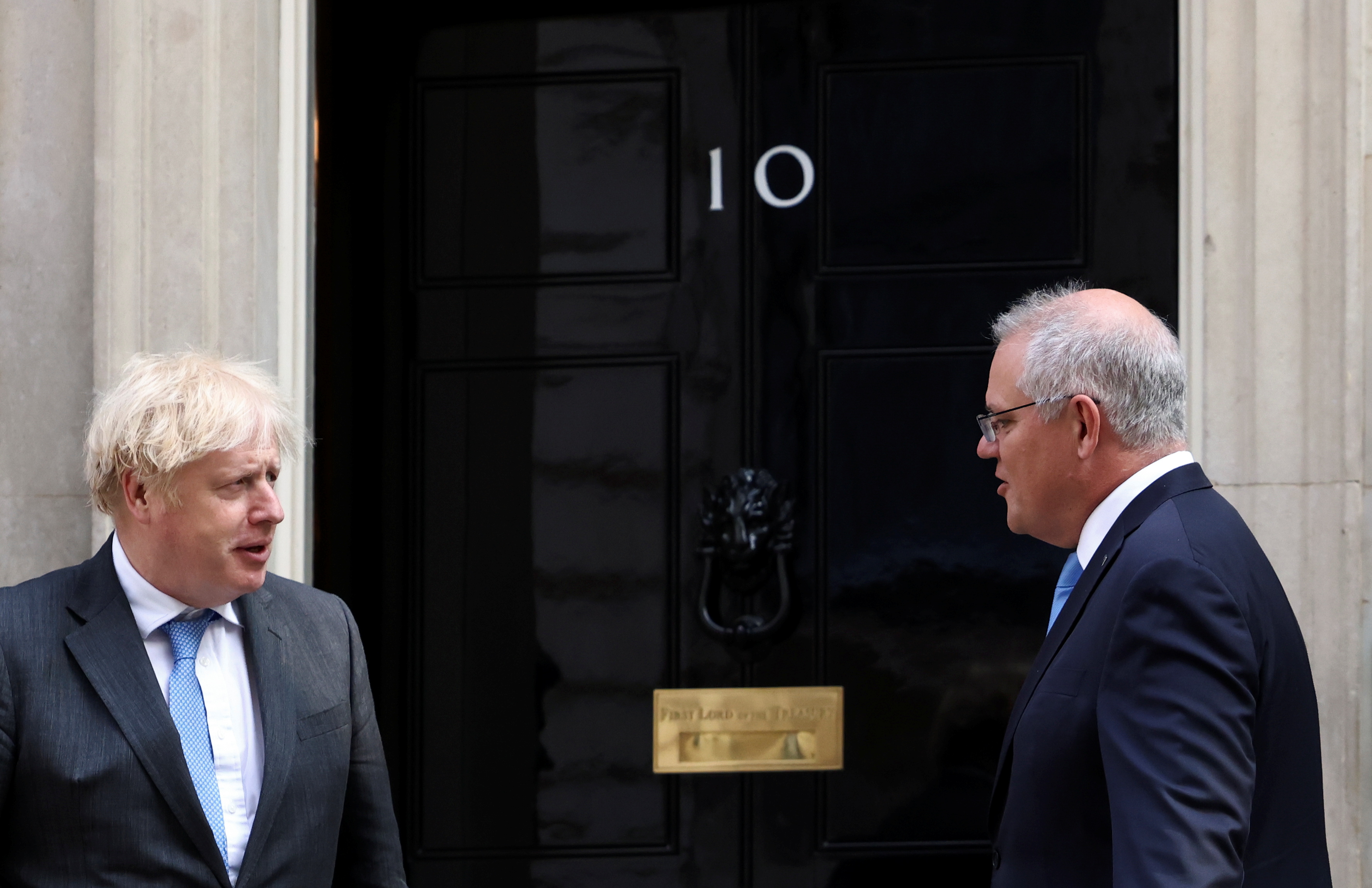 El primer ministro británico Boris Johnson se reúne con su homólogo australiano Scott Morrison en Downing Street en Londres, Gran Bretaña, el 15 de junio de 2021. REUTERS / Henry Nicholls