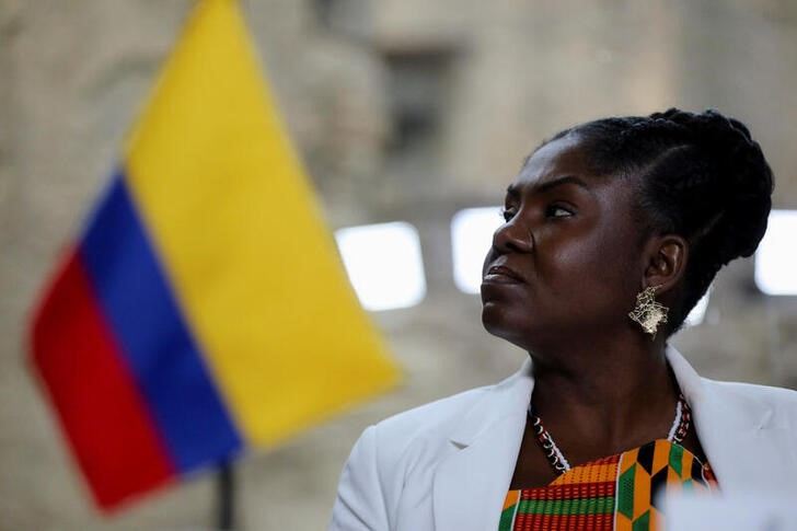 La vicepresidenta de Colombia, Francia Márquez, desató la polémica por cuenta de sus pronunciamientos acerca del uso del helicóptero de la Fuerza Aérea de Colombia para desplazarse a su casa en Dapa. REUTERS/Luisa Gonzalez/Pool