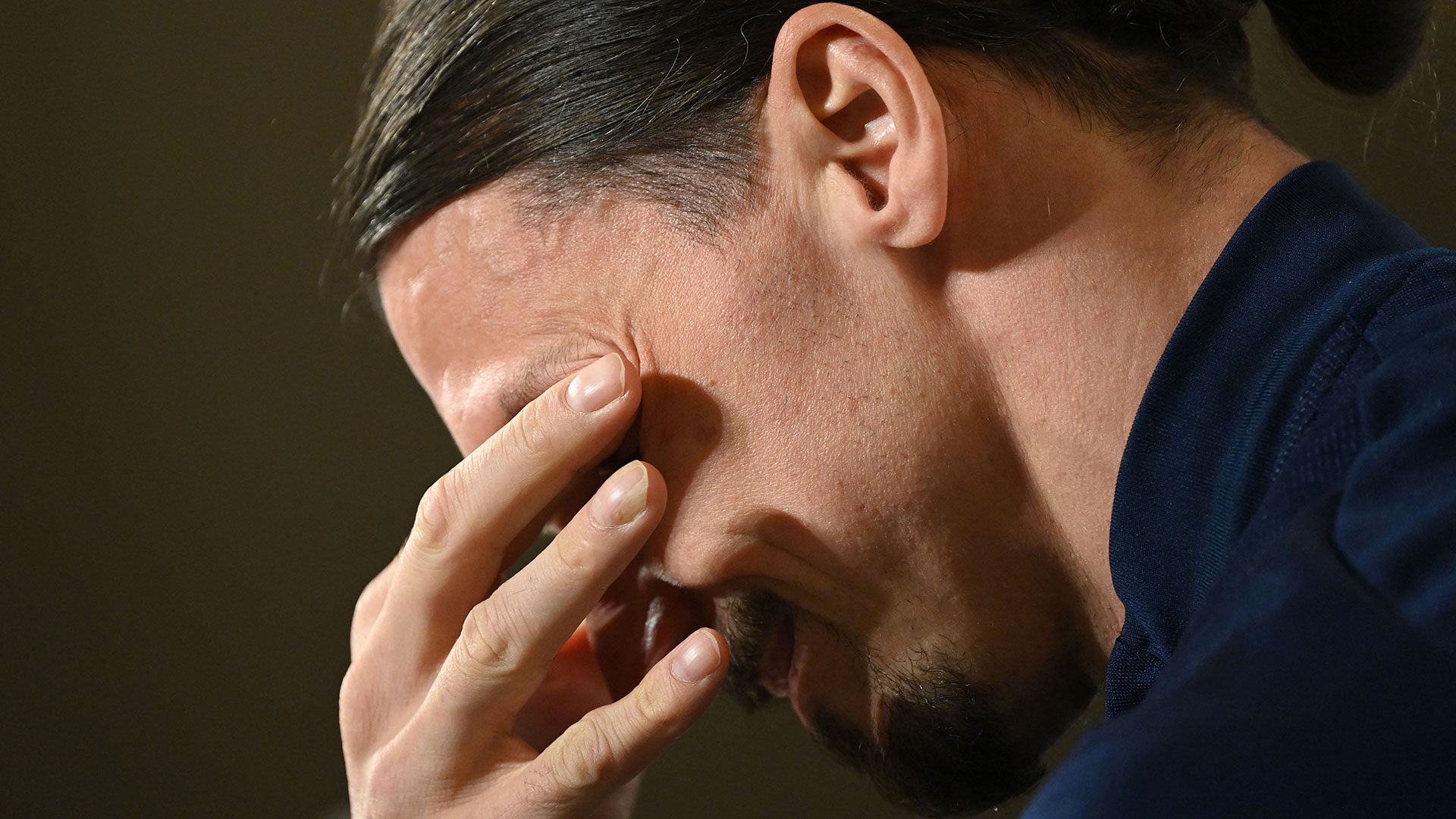 Zlatan Ibrahimovic rompió en llanto en plena conferencia de prensa