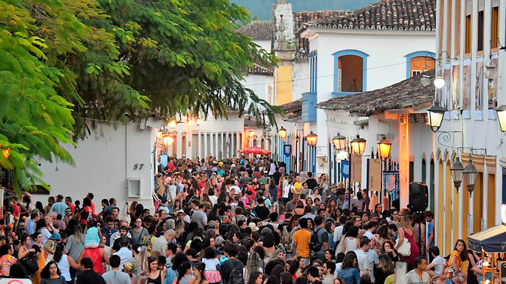 Entre comparsas y libros: Paraty, el festival literario m&aacute;s convocante de Brasil