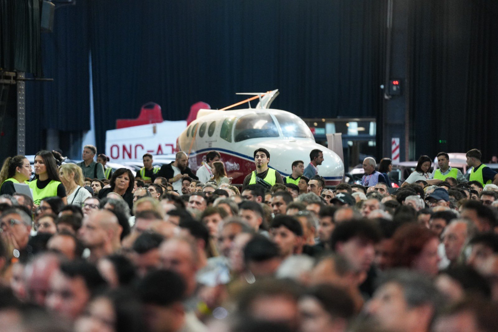 Subastaron en Santa Fe autos, motos y un avi&oacute;n decomisados a delincuentes