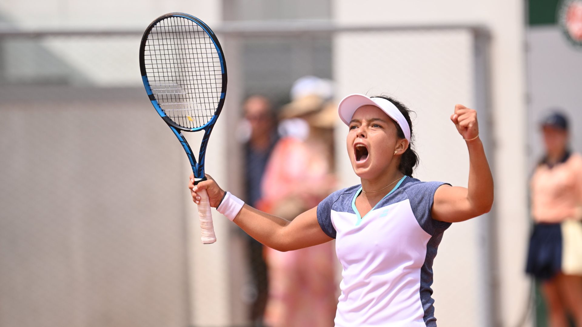 Lucciana Pérez hace historia al clasificar a la final de Roland Garros Junior 