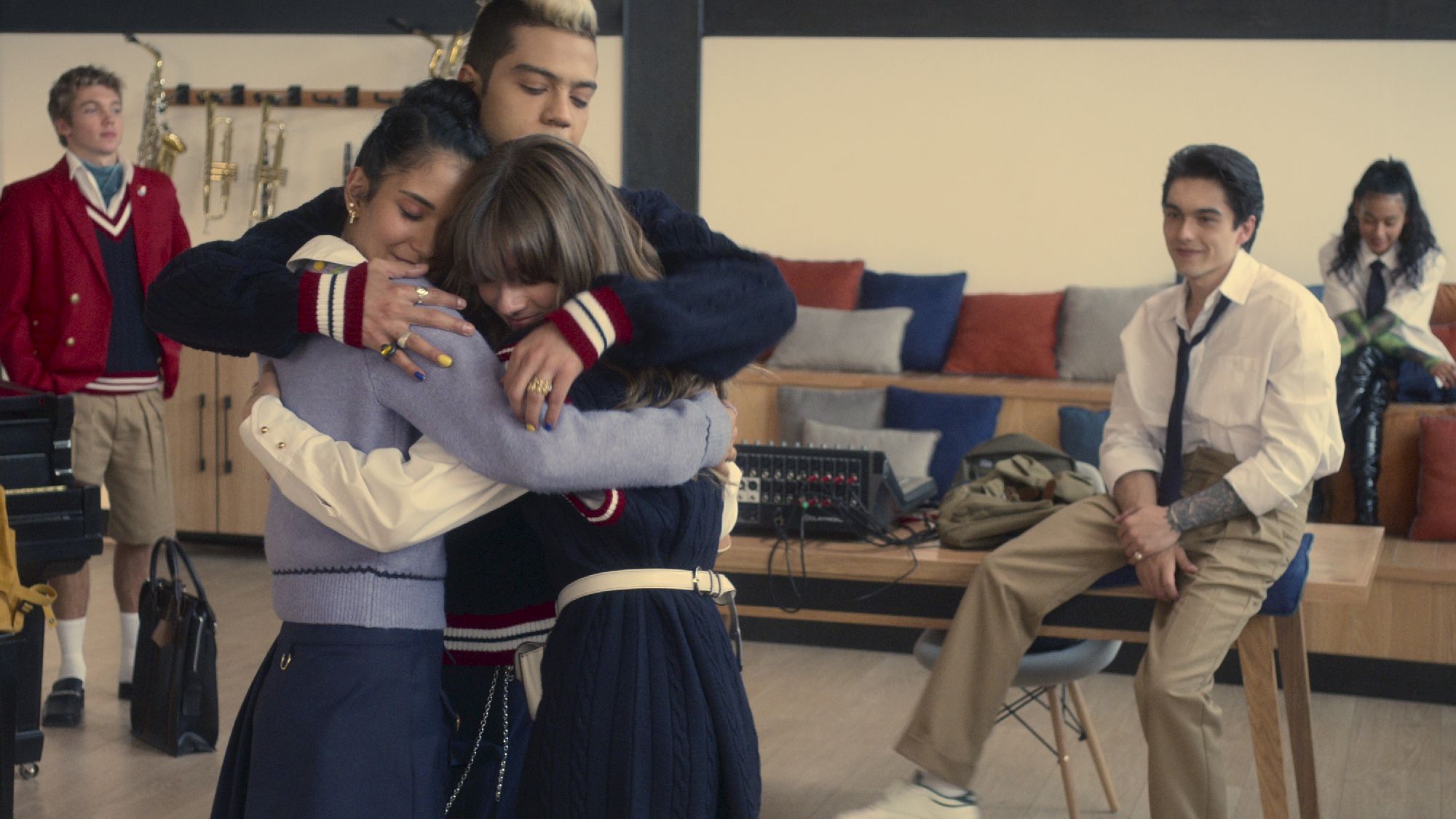 Azul Guaita, Franco Masini, Sérgio Mayer Mori, Andrea Chaparro, Jerónimo Cantillo, Lizeth Selene, Giovanna Grigio y Alejandro Puente integran el nuevo juvenil. (Netflix)