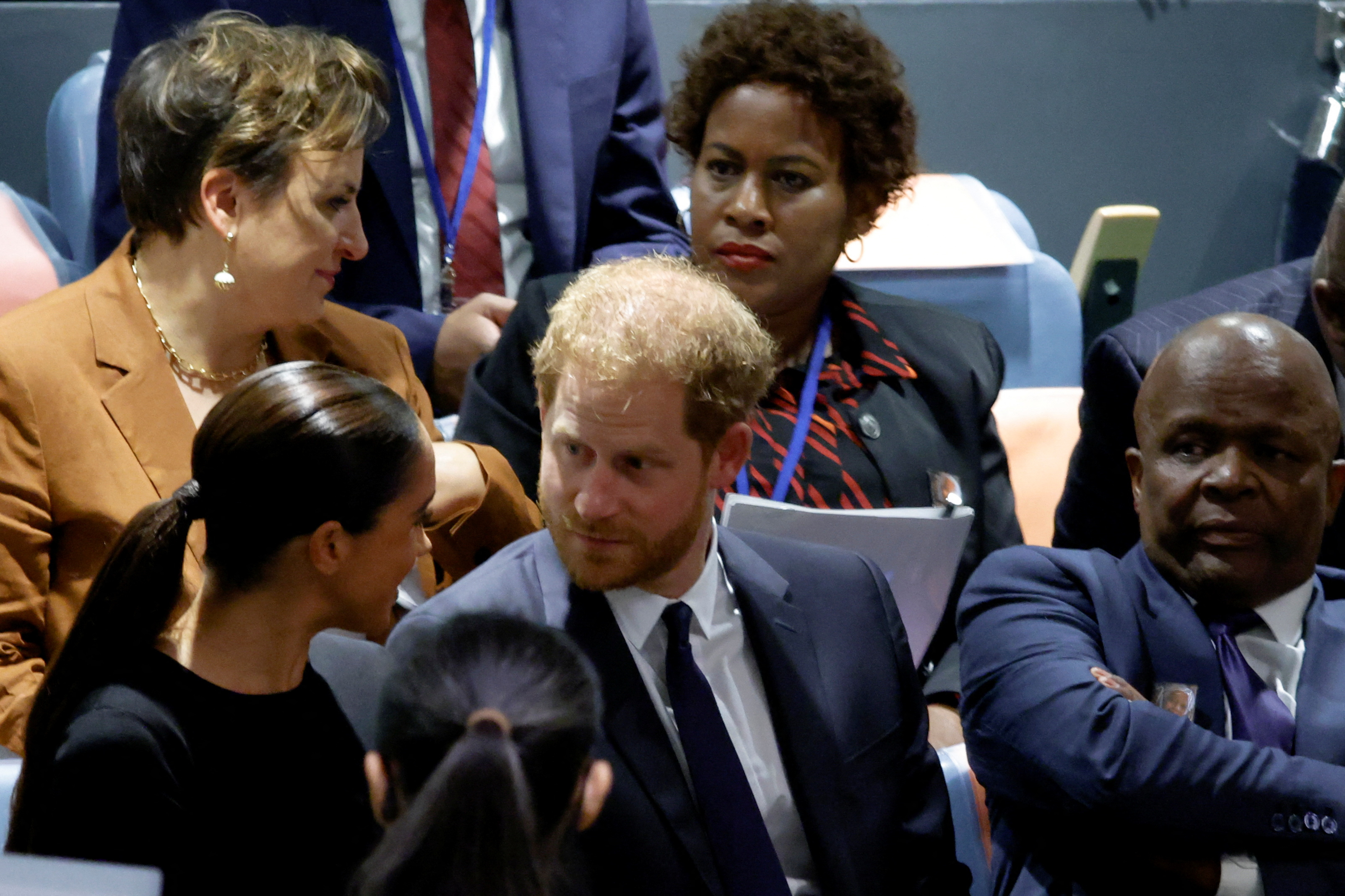 El príncipe Harry y su esposa Megha  asisten a la celebración de la Asamblea General de las Naciones Unidas del día Internacional de Nelson Mandela en la Sede de las Naciones Unidas en Nueva York, EE.UU., el 18 de julio de 2022 (Reuters)