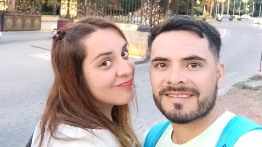 Melina y Yoel durante su encuentro del 2021 en Mendoza, luego de 15 años de jugar videogames y que él se casara
