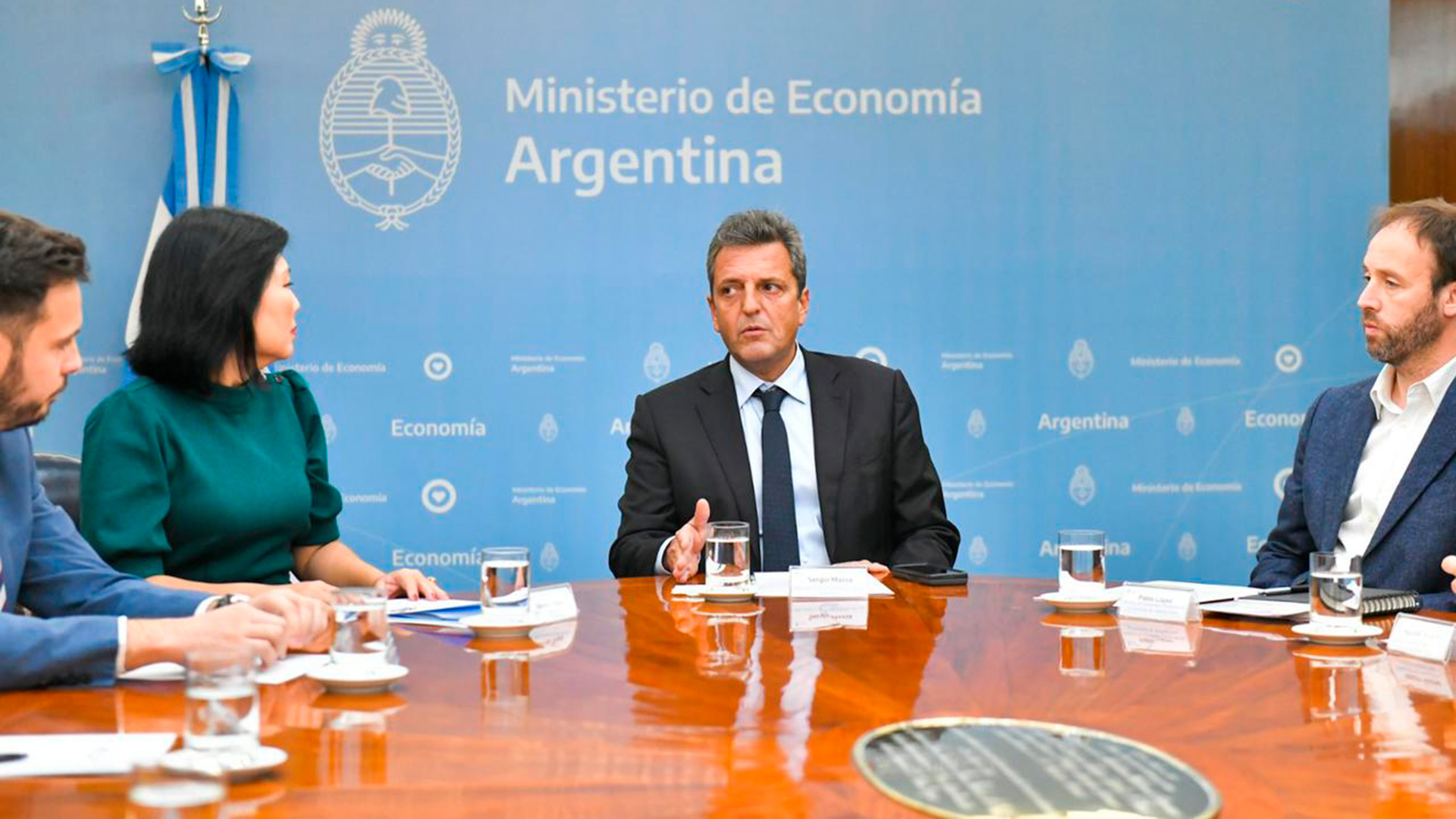 Massa viaja a Montevideo para cerrar la llegada de USD 680 millones de un organismo internacional