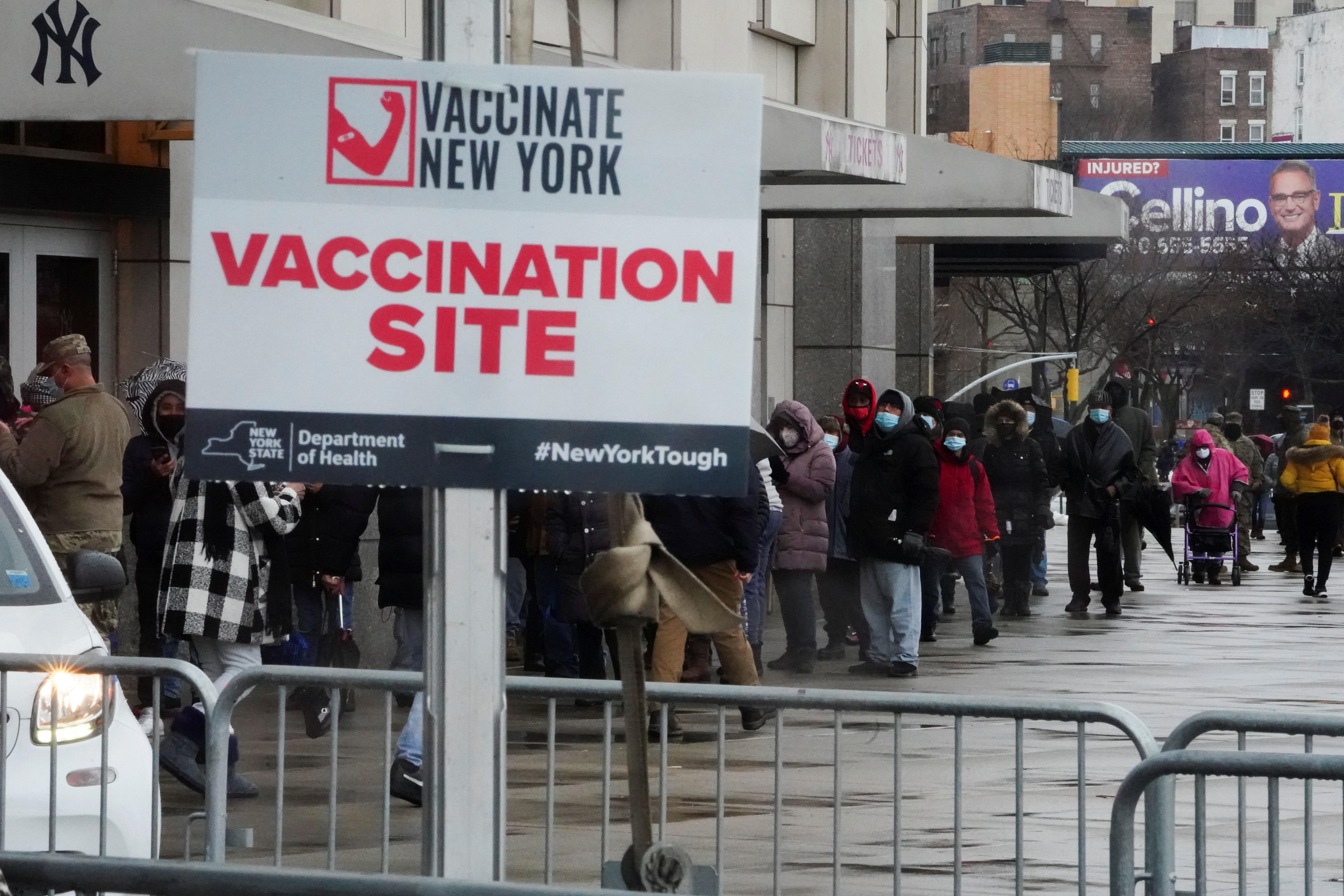 Las autoridades norteamericanas intentan agilizar el proceso de vacunación (REUTERS/Carlo Allegri)