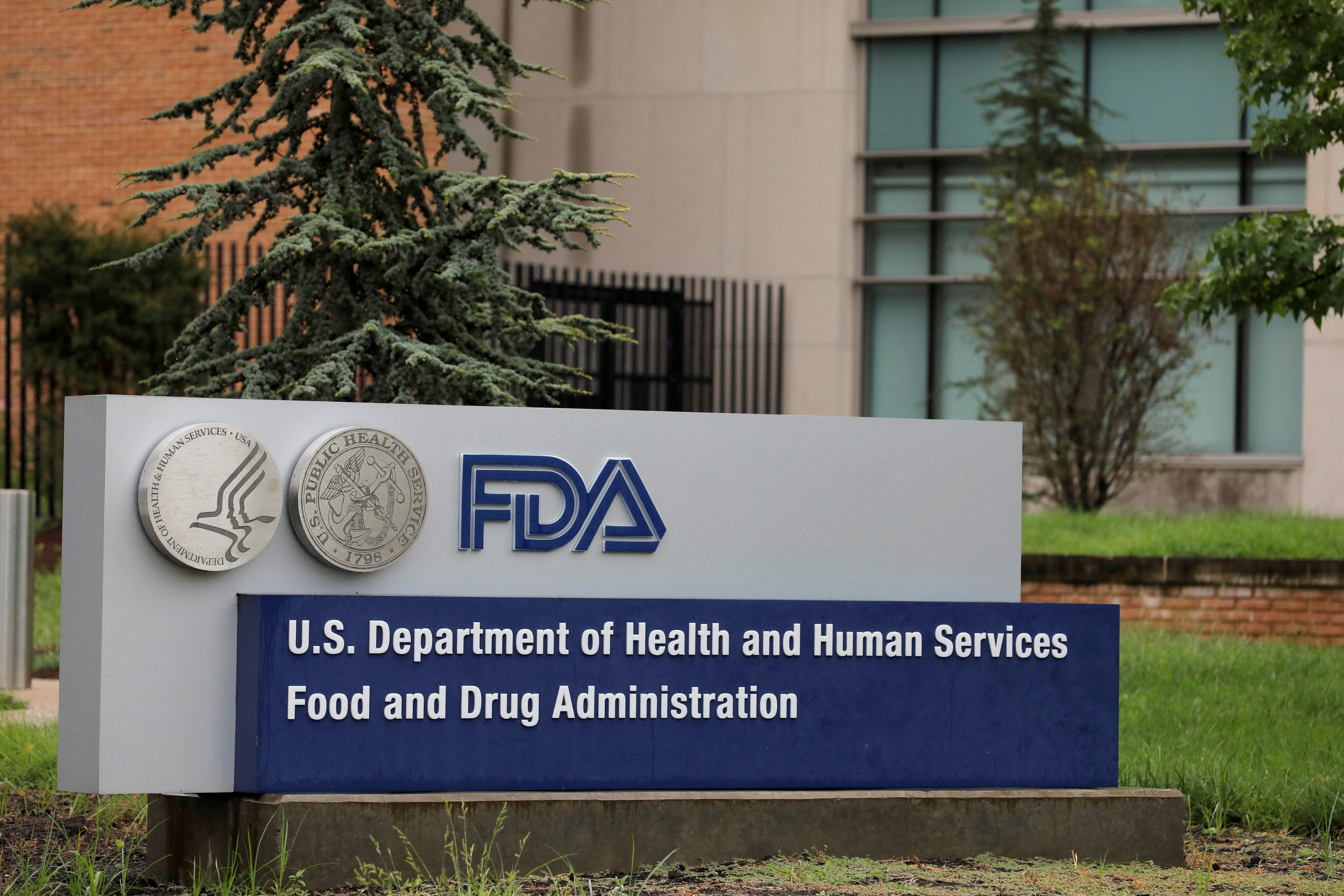 FOTO DE ARCHIVO: Sede de la Administración de Alimentos y Medicamentos (FDA) en White Oak, Maryland, Estados Unidos, el 29 de agosto de 2020. REUTERS/Andrew Kelly