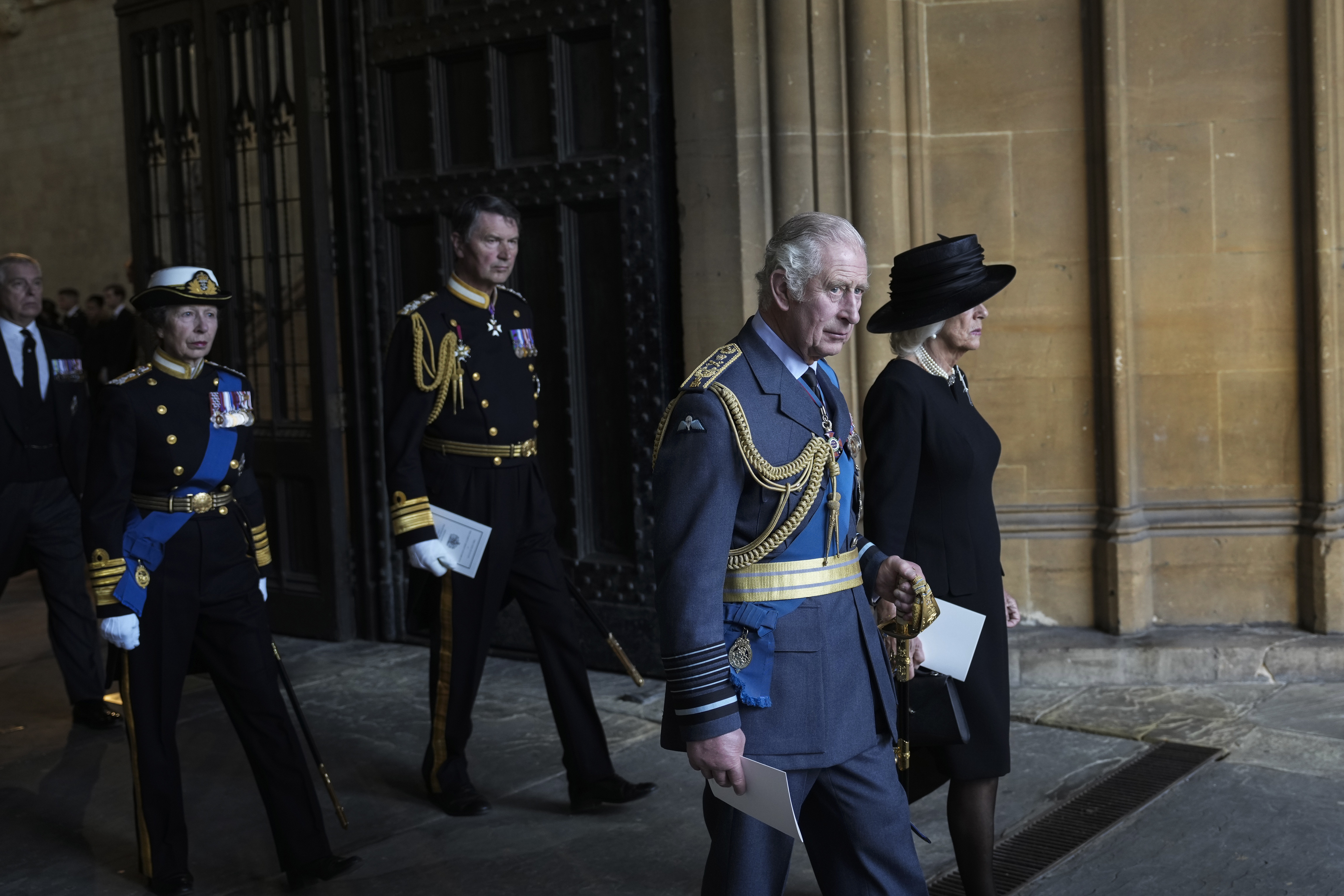 Carlos III y su esposa, la reina consorte Camilla, serán coronados el 6 de mayo en Londres. (AP Foto/Emilio Morenatti) 
