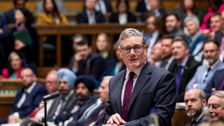 El primer ministro Keir Starmer evit&oacute; una investigaci&oacute;n parlamentaria por el caso Mandelson-Epstein