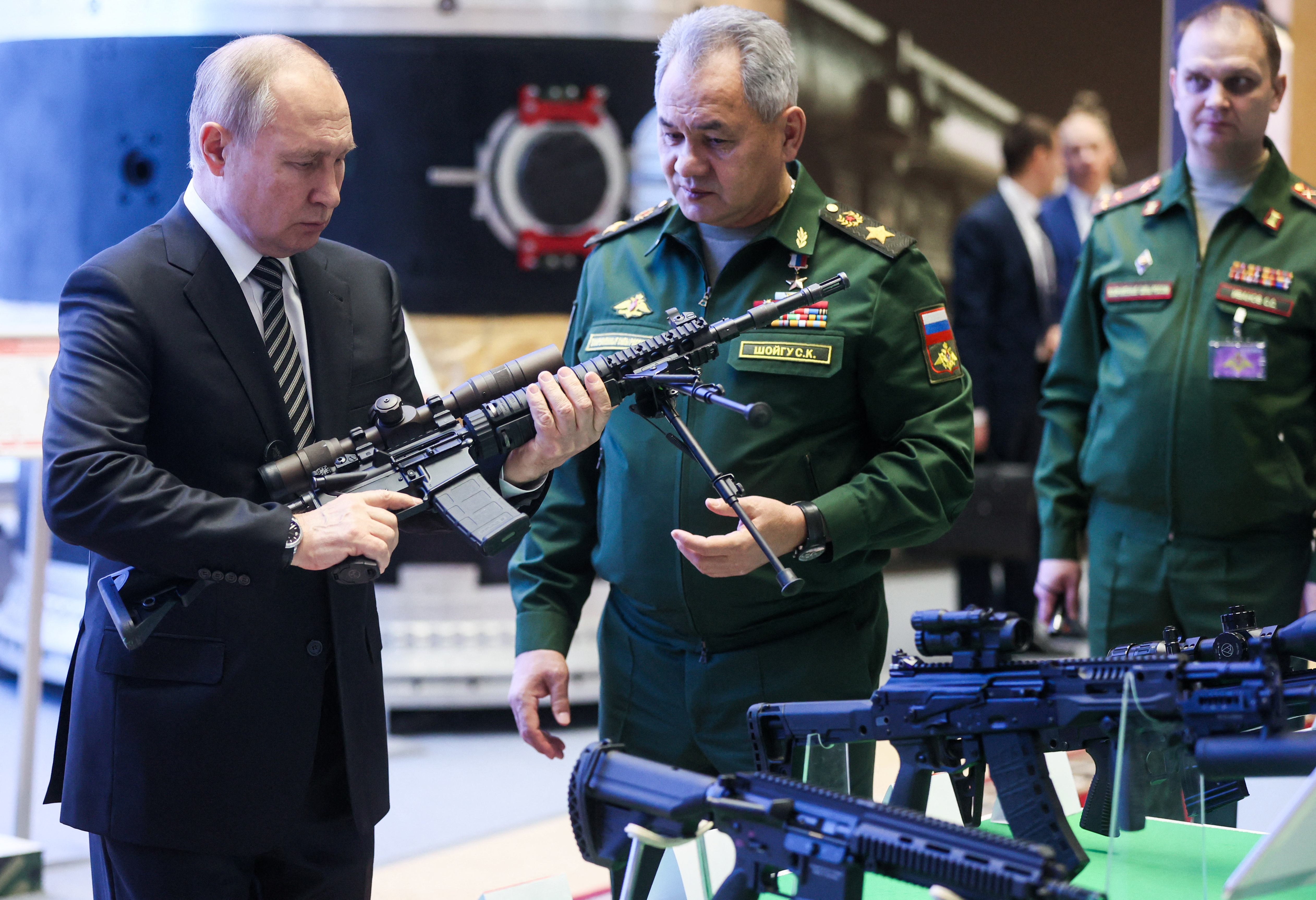 El presidente de Rusia, Vladimir Putin, junto al ministro de Defensa, Sergei Shoigu