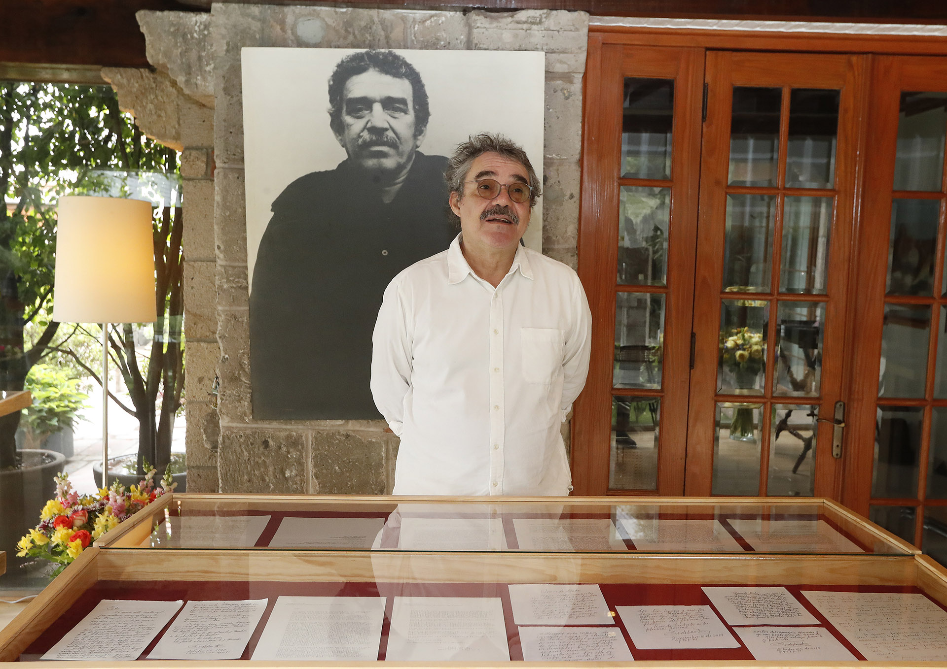 Hallazgo. El hijo del escritor colombiano Gabriel García Márquez, Gonzalo García Barcha, en la muestra donde ese exponen las cartas que García Márquez atesoraba. (FotoEFE/ Mario Guzmán)
