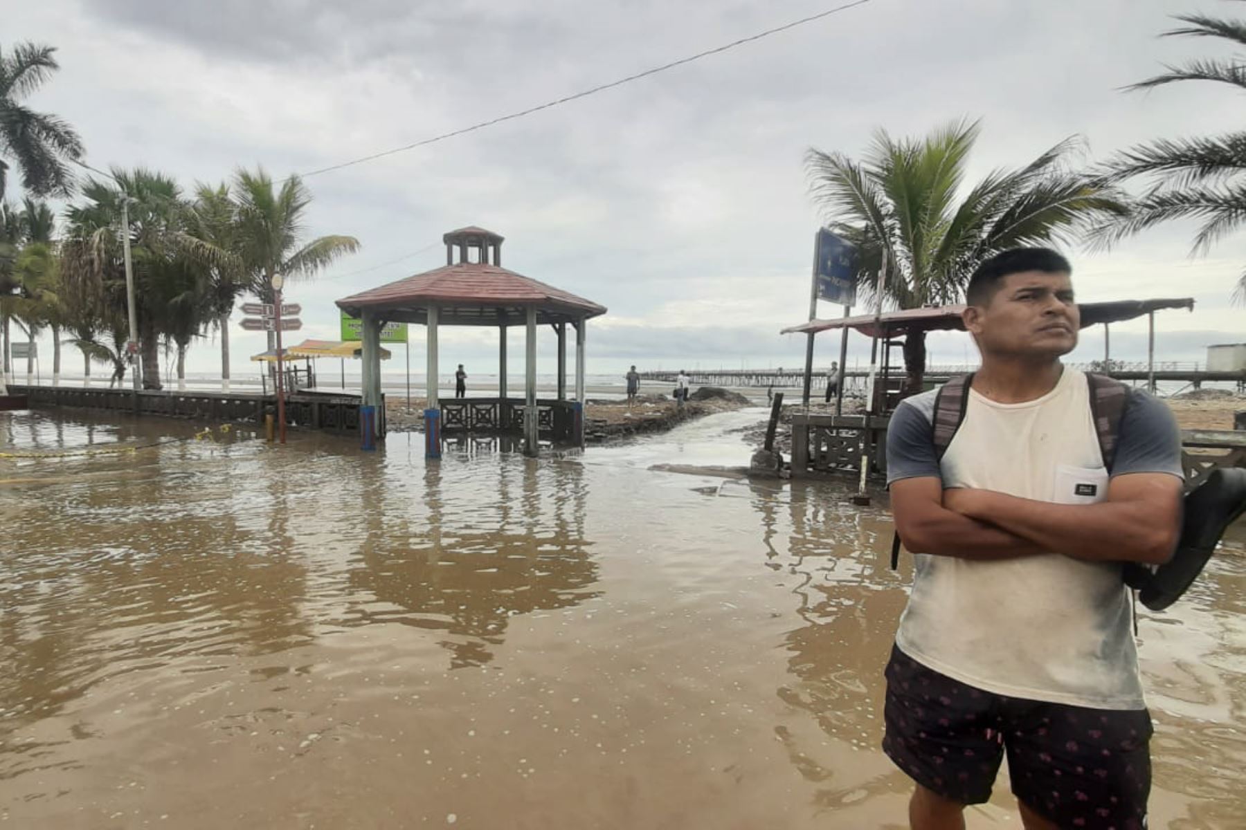 En Pacasmayo (La Libertad), las tormentas provocadas por el ciclón Yaku inundó calles, viviendas y causó destrucción total de la provincia.