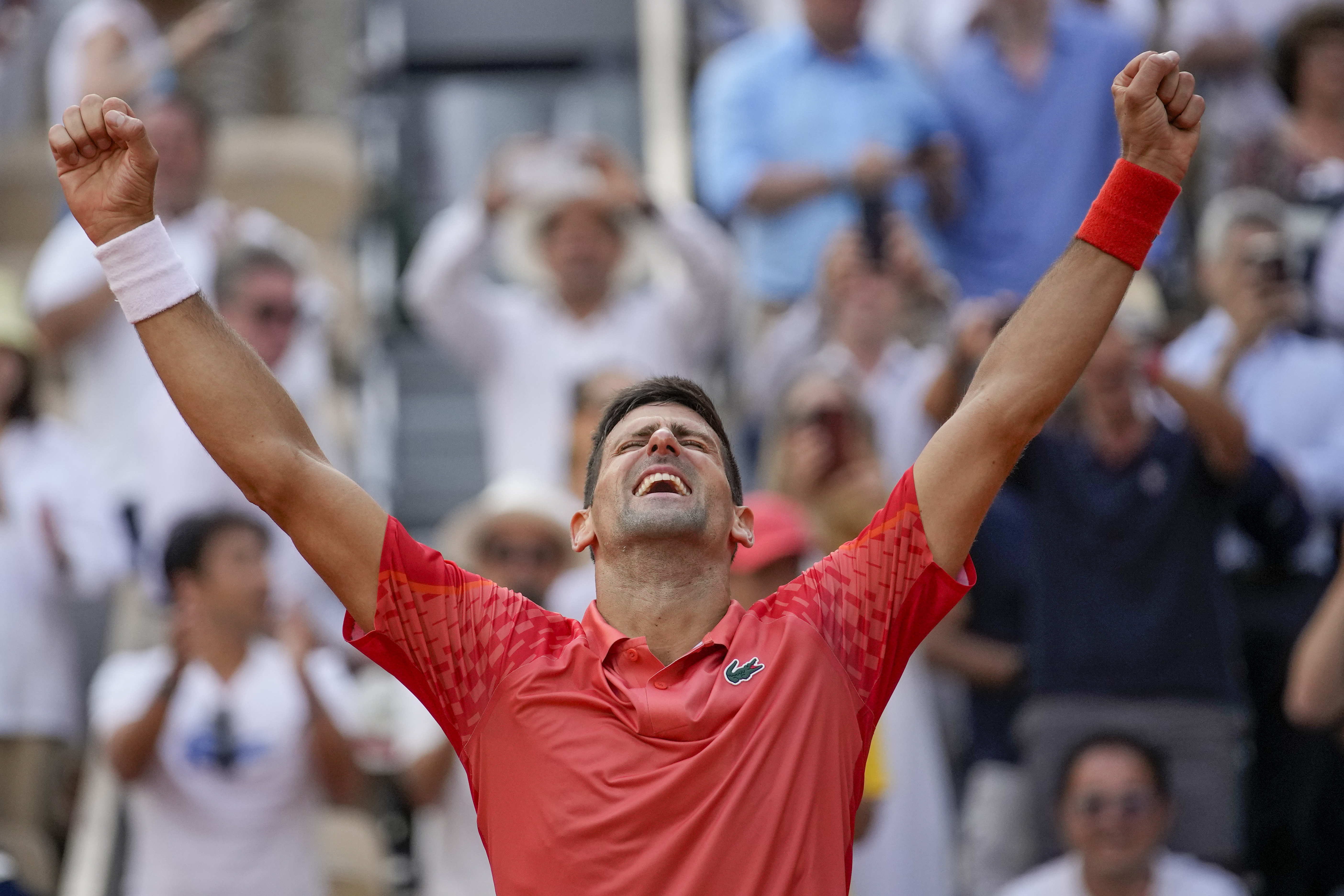 Djokovic celebró en París tras quedarse con el título (AP)