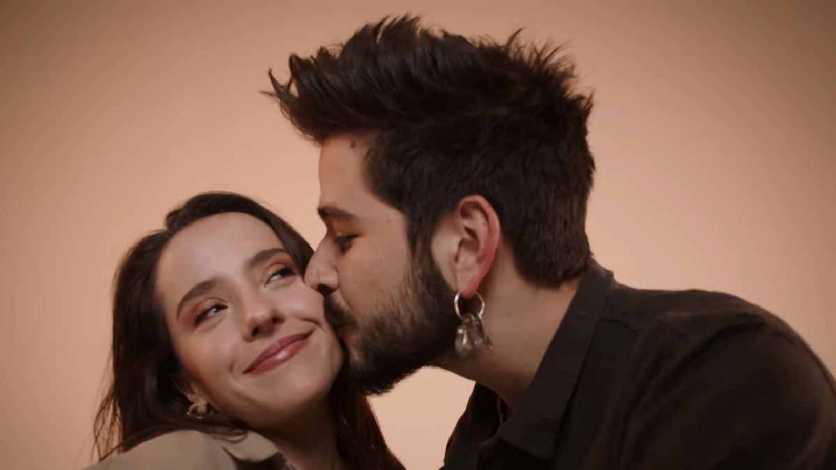 Evaluna Montaner y Camilo Echeverry en el video promocional de "Los Montaner". (Disney Plus)