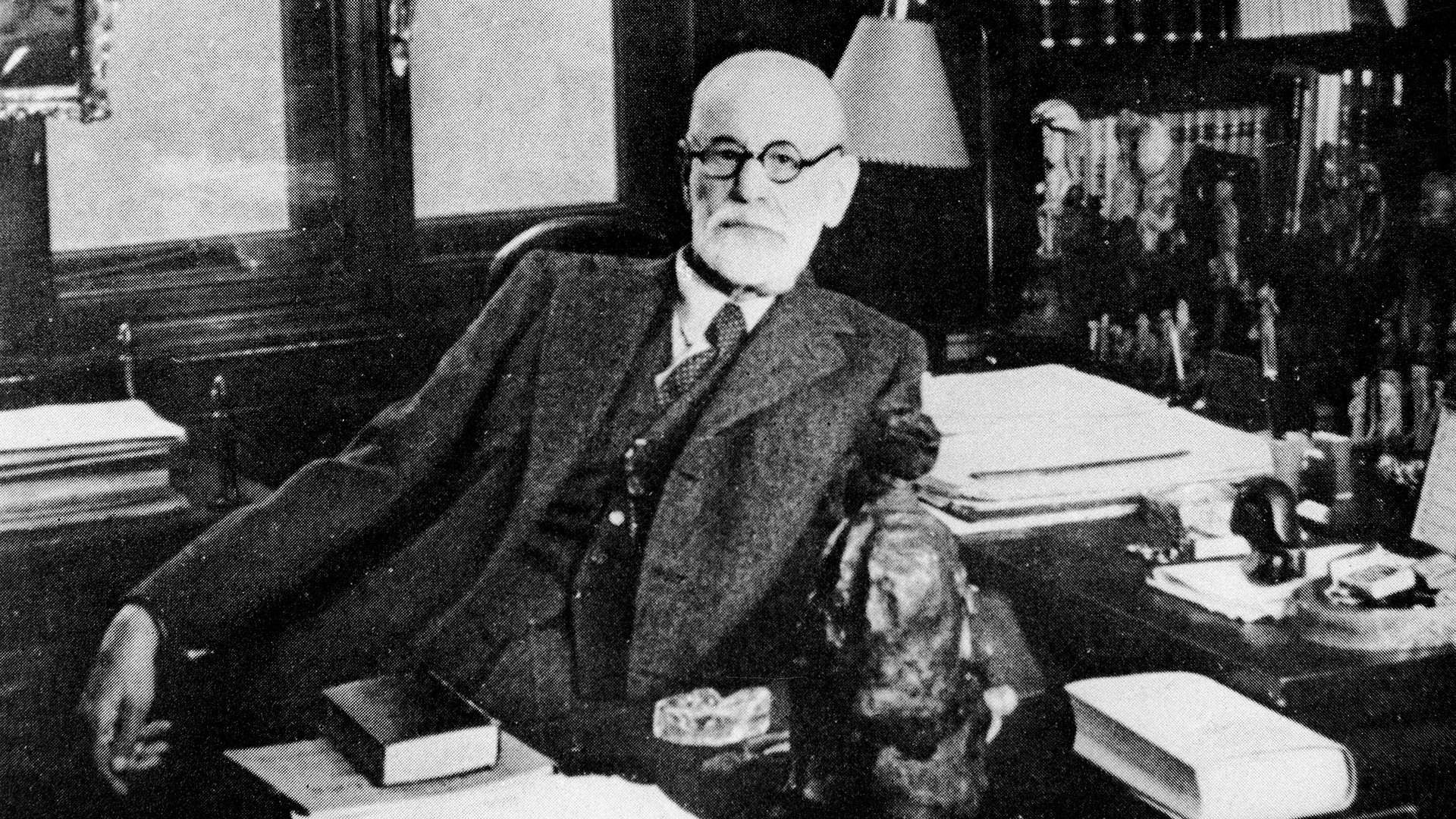 Sigmund Freud en su estudio de Viena, Austria, en 1930 (Authenticated News/Getty Images)