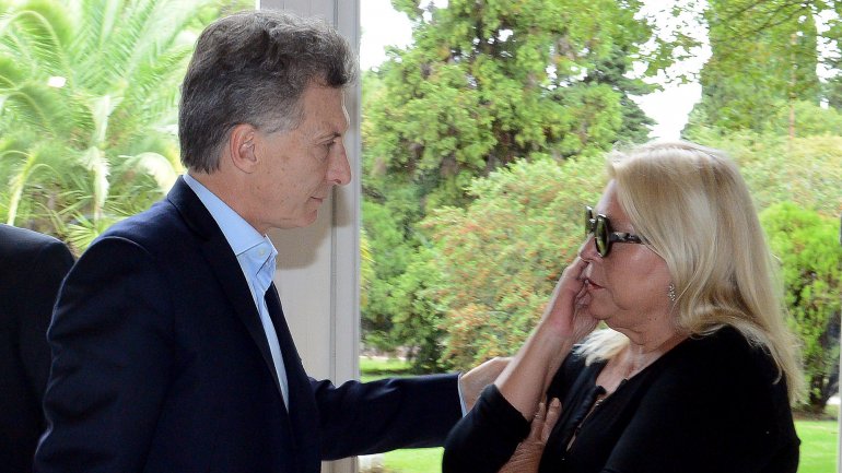 Mauricio Macri junto a Elisa Carrió 