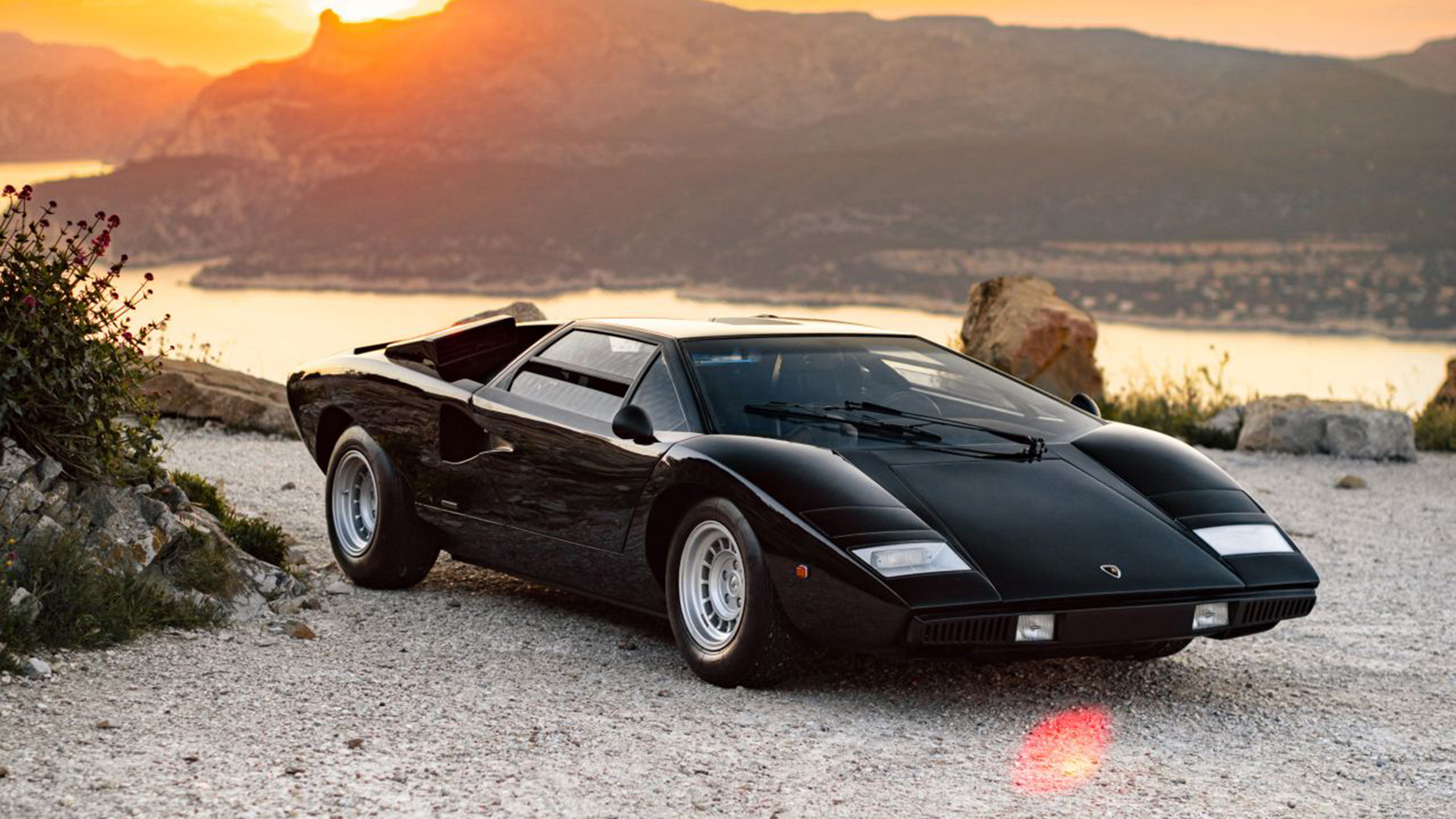 Un Lamborghini supera el millón de dólares en una subasta gracias a un  autógrafo - Infobae