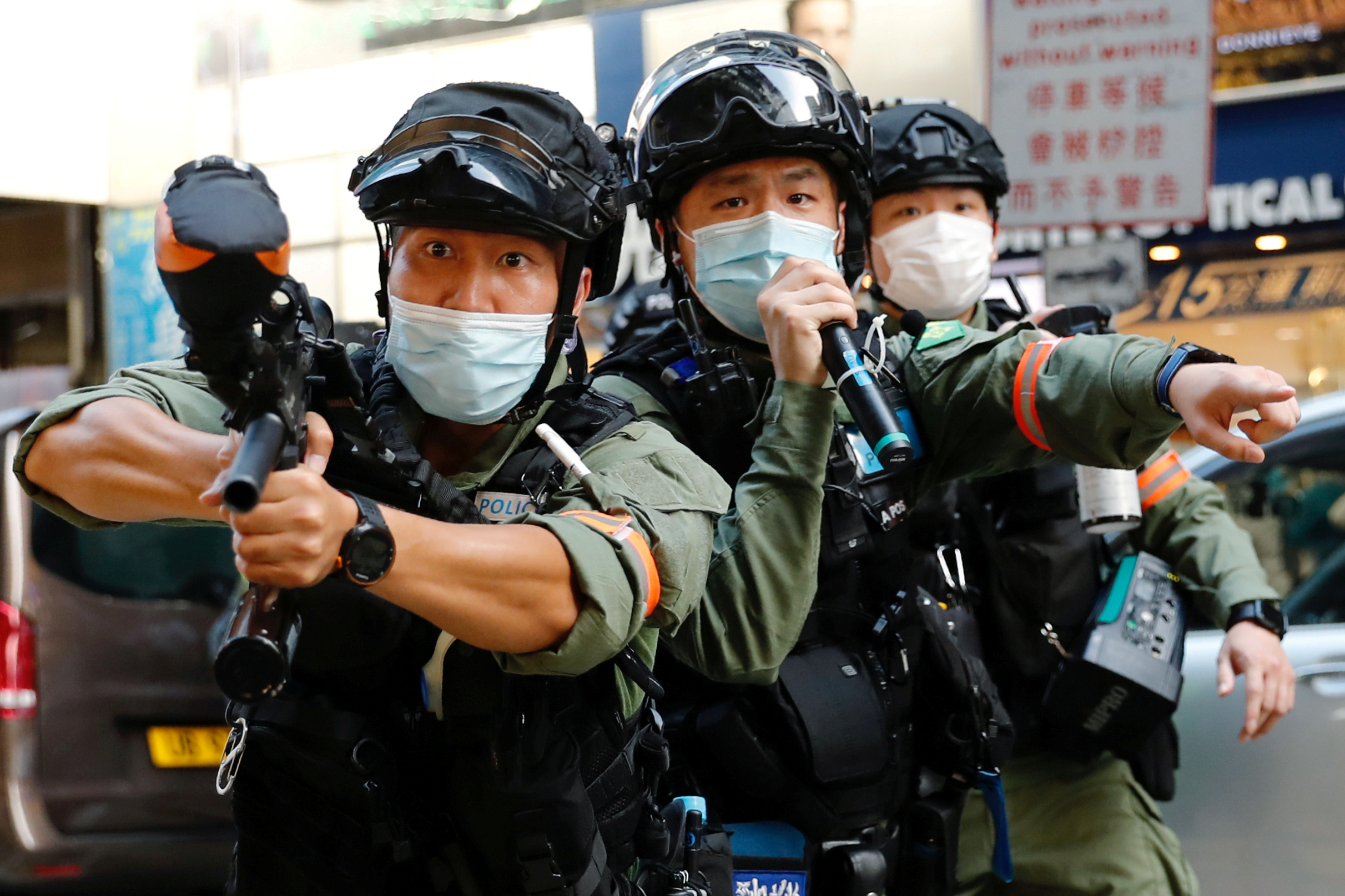 La policía dispara balas de goma y gases lacrimógenos (Reuters)
