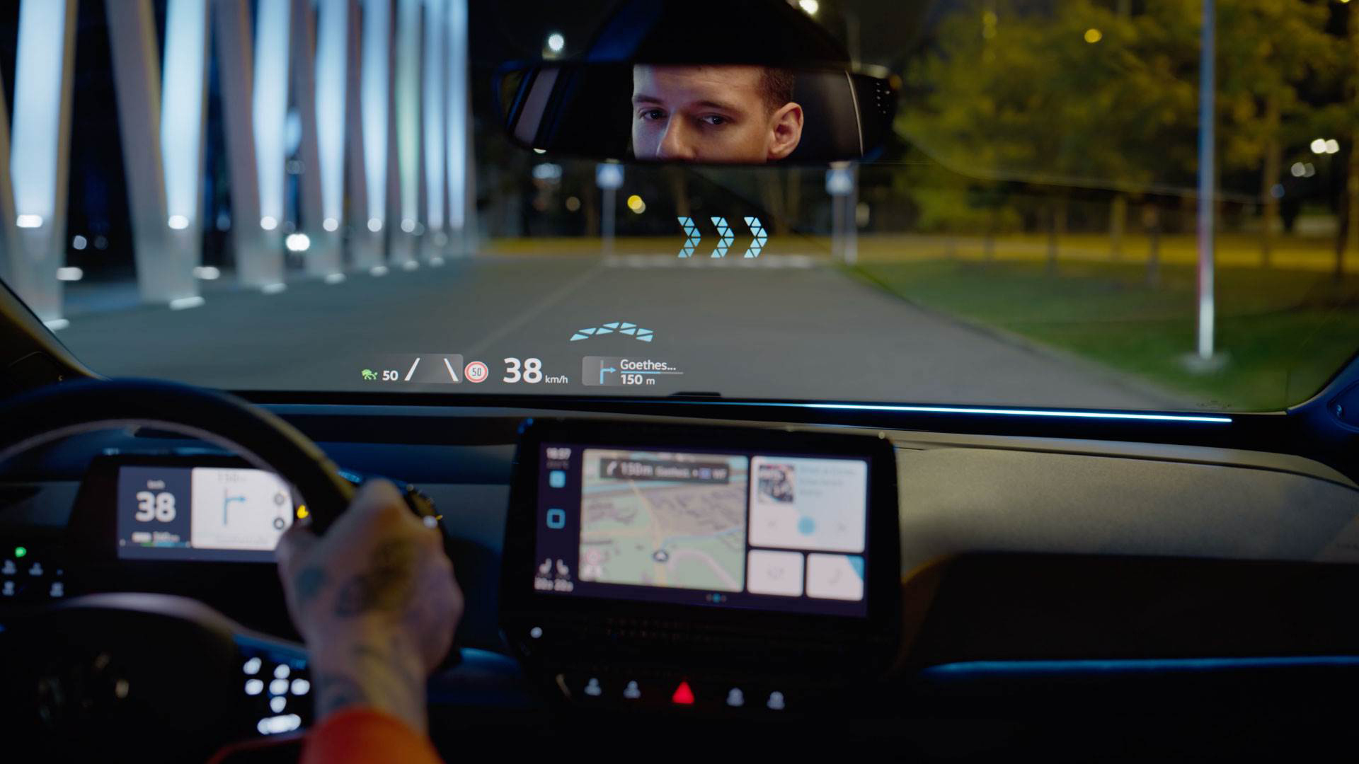 Adicionales como el headup display, que proyecta información en el parabrisas, podría ser pago con abono mensual. Desactivarlo requiere solo una intervención de software