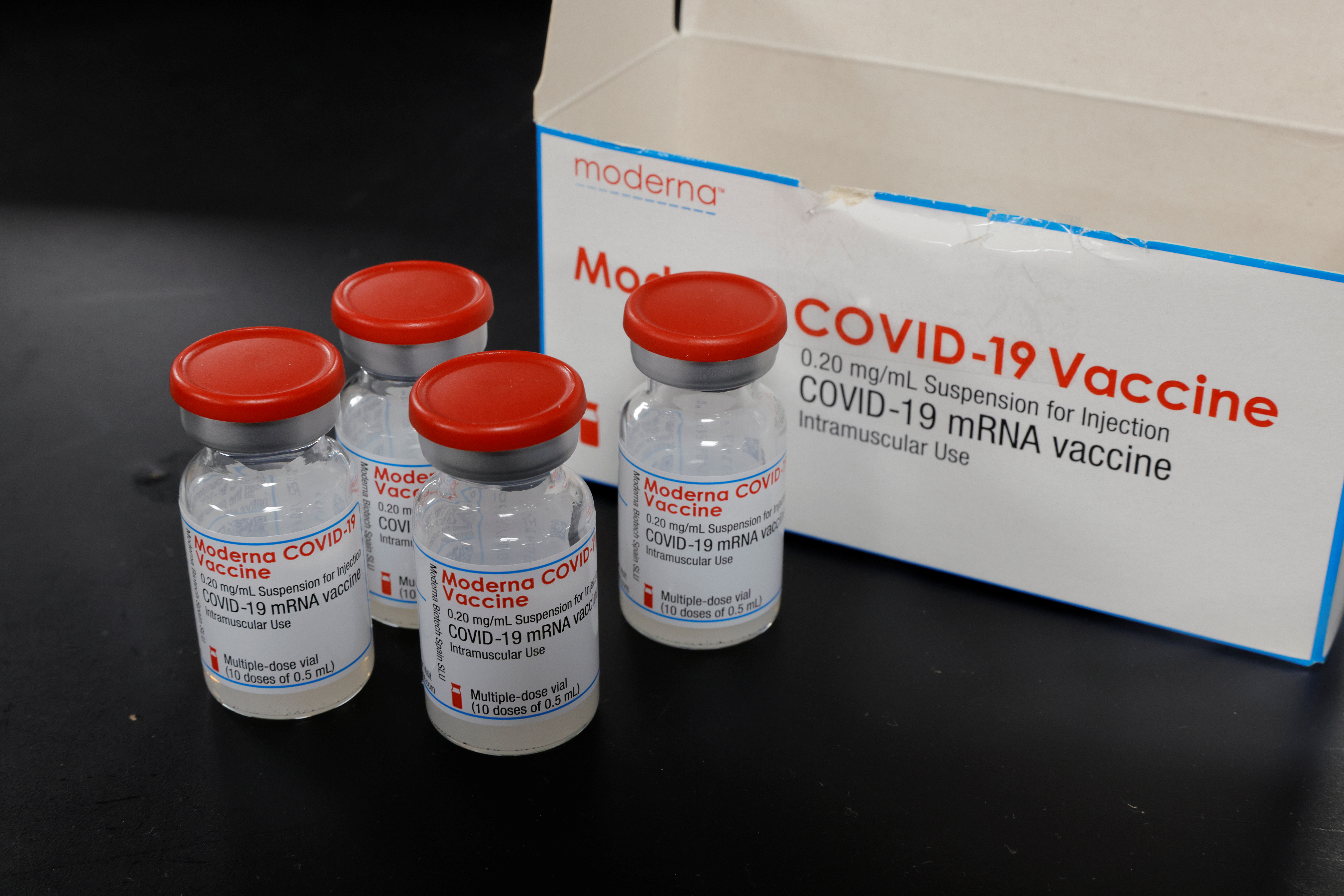 La OMS criticó la desigual distribución de la vacuna contra el coronavirus a nivel mundial (REUTERS/Pascal Rossignol)