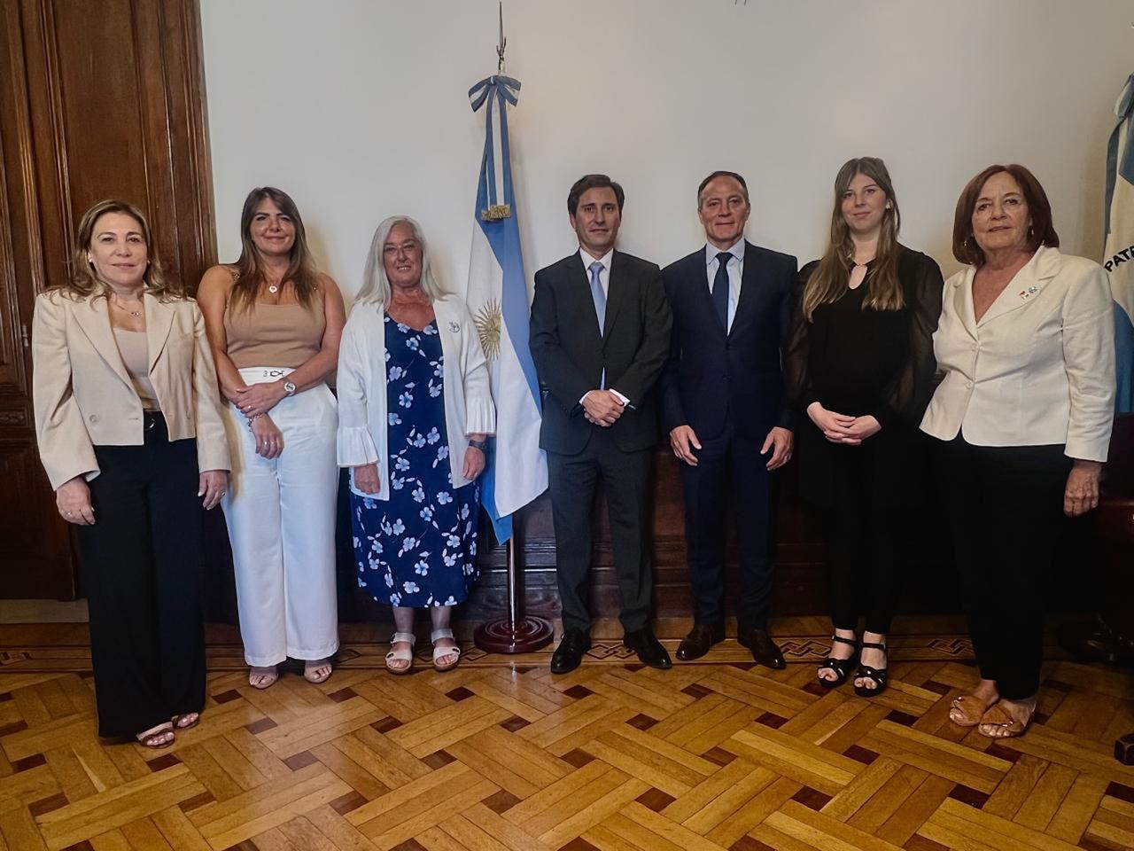 U2 publica un cortometraje sobre Ucrania en el cuarto aniversario de la invasión rusa