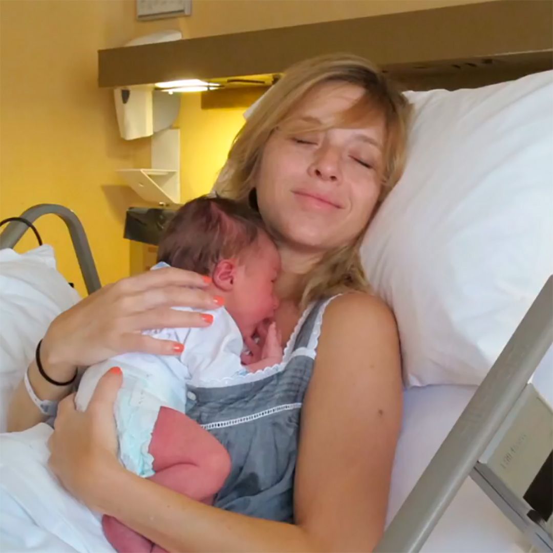 Carla Peterson con Gaspar, recién nacido (Instagram)