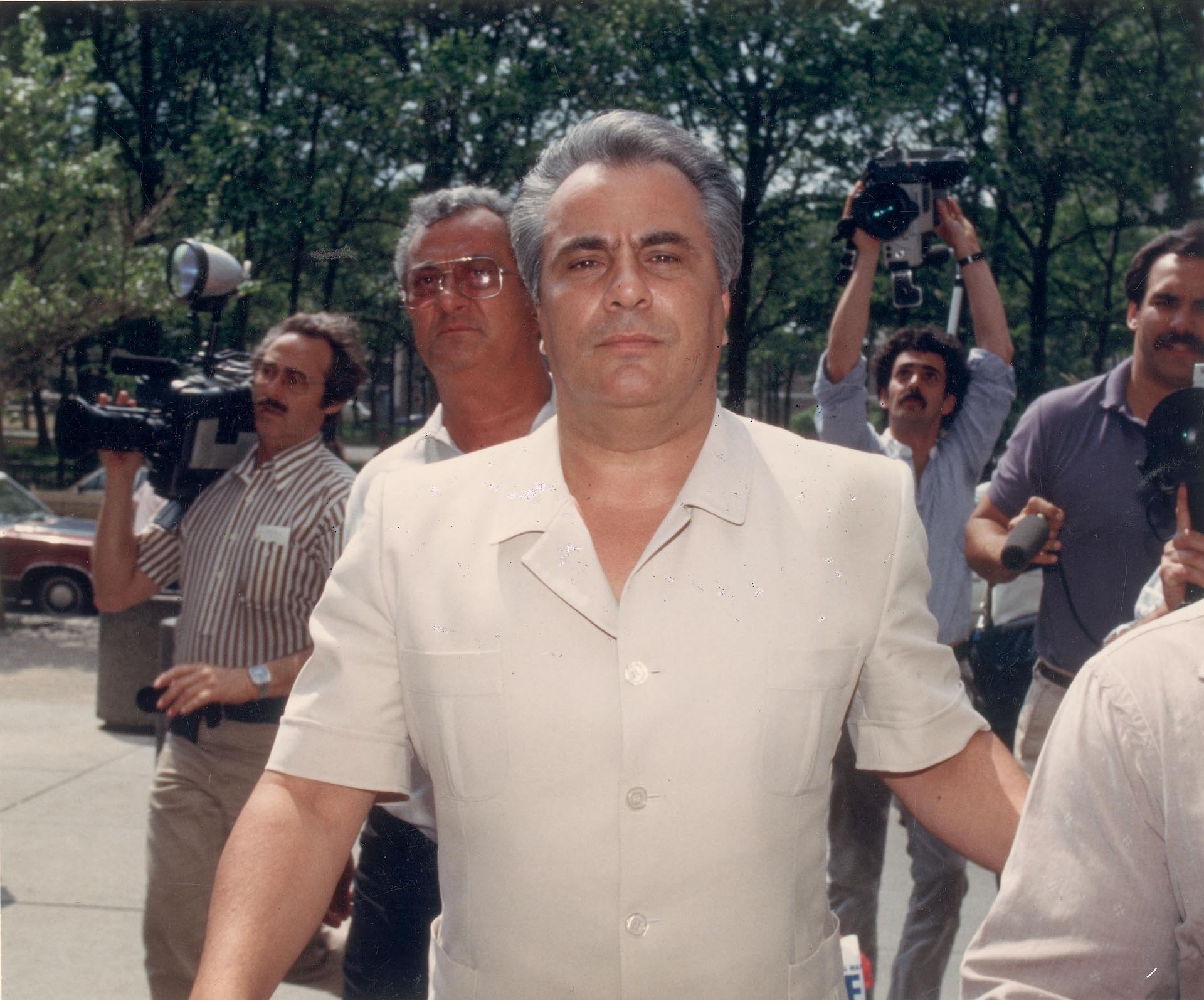 La vertiginosa vida de John Gotti, el último capo mafia de Nueva York: del ascenso en la “Cosa Nostra” hasta su muerte en prisión