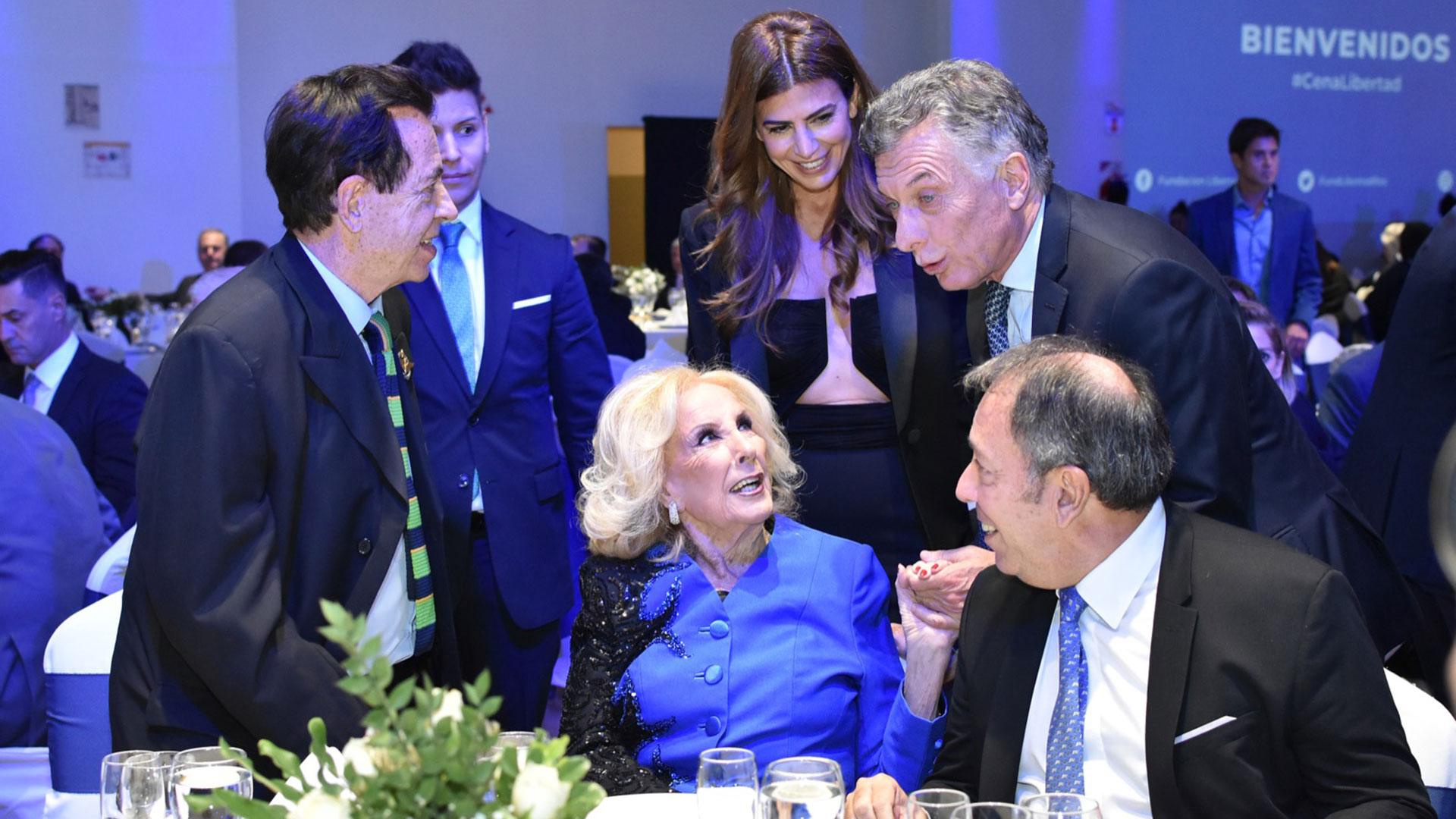 Mauricio Macri y Juliana Awada, con Mirtha Legrand en la cena de la Fundación Libertad 