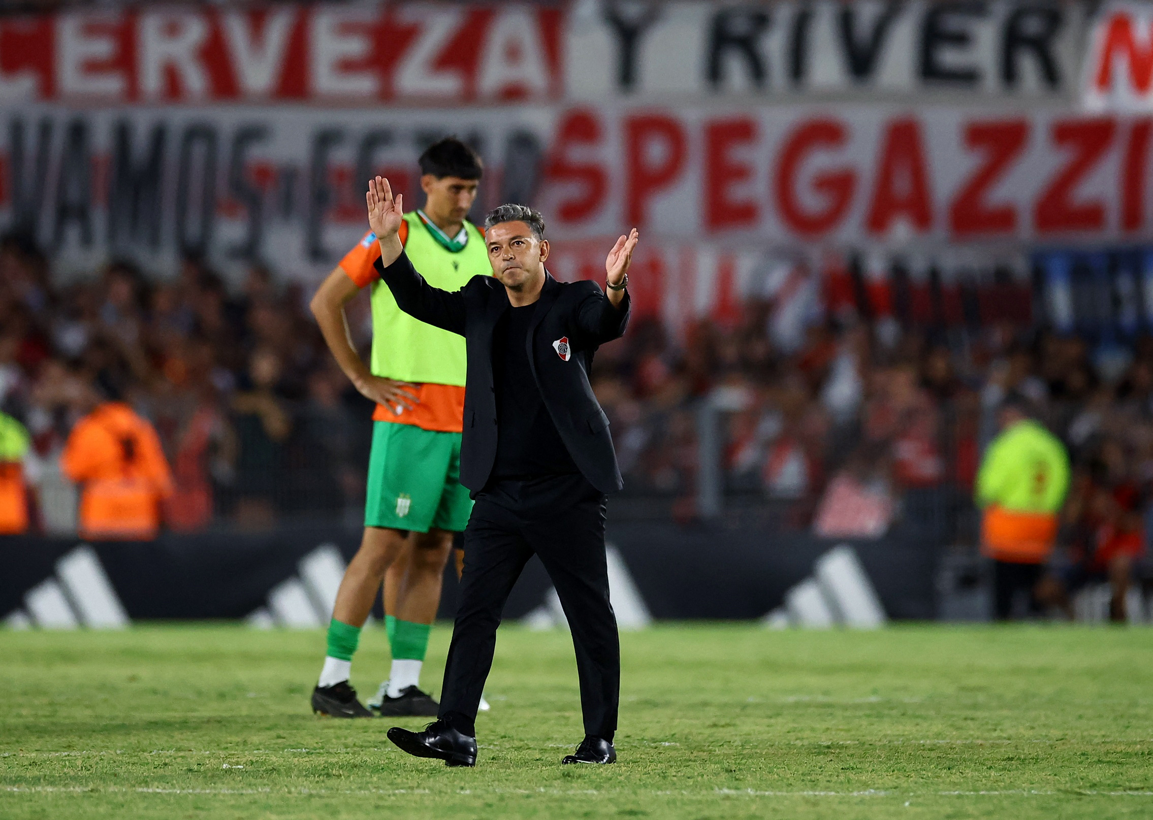 Obra pública: el Gobierno prepara un bono para saldar la deuda que tiene con las empresas constructoras