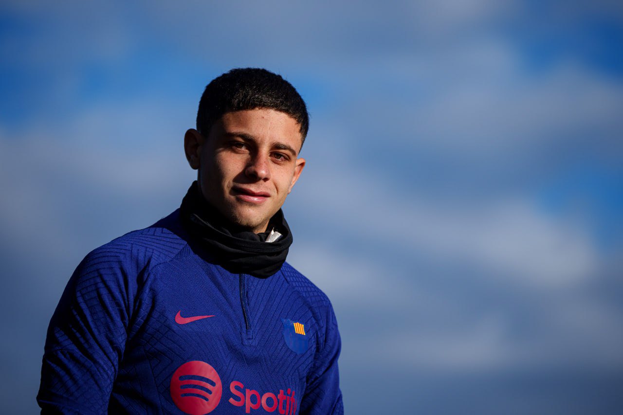 Lo compró el Barcelona con 18 años, pasó por la selección juvenil de Italia y está cerca de firmar en Independiente