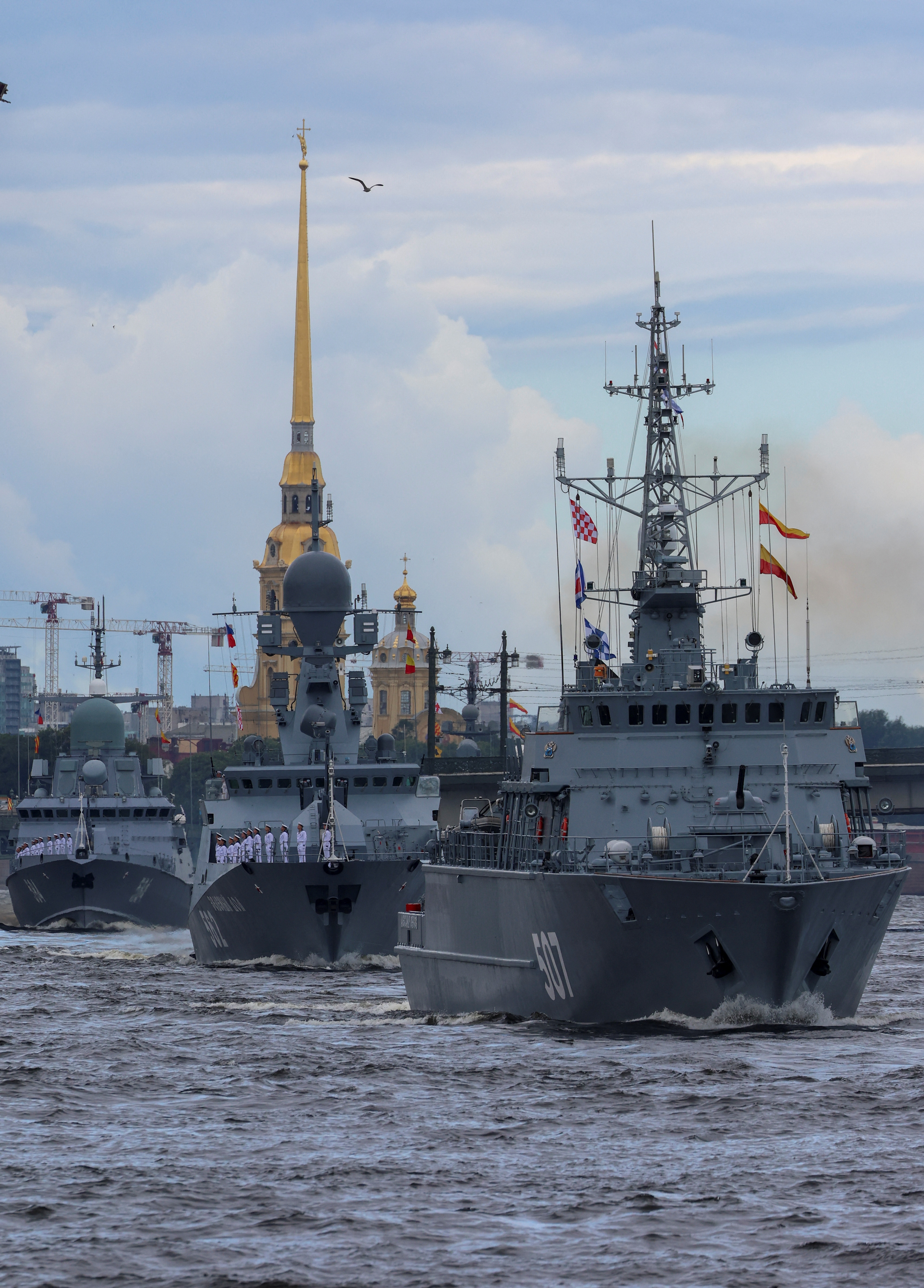 El desfile naval en San Petersburgo (Reuters)
