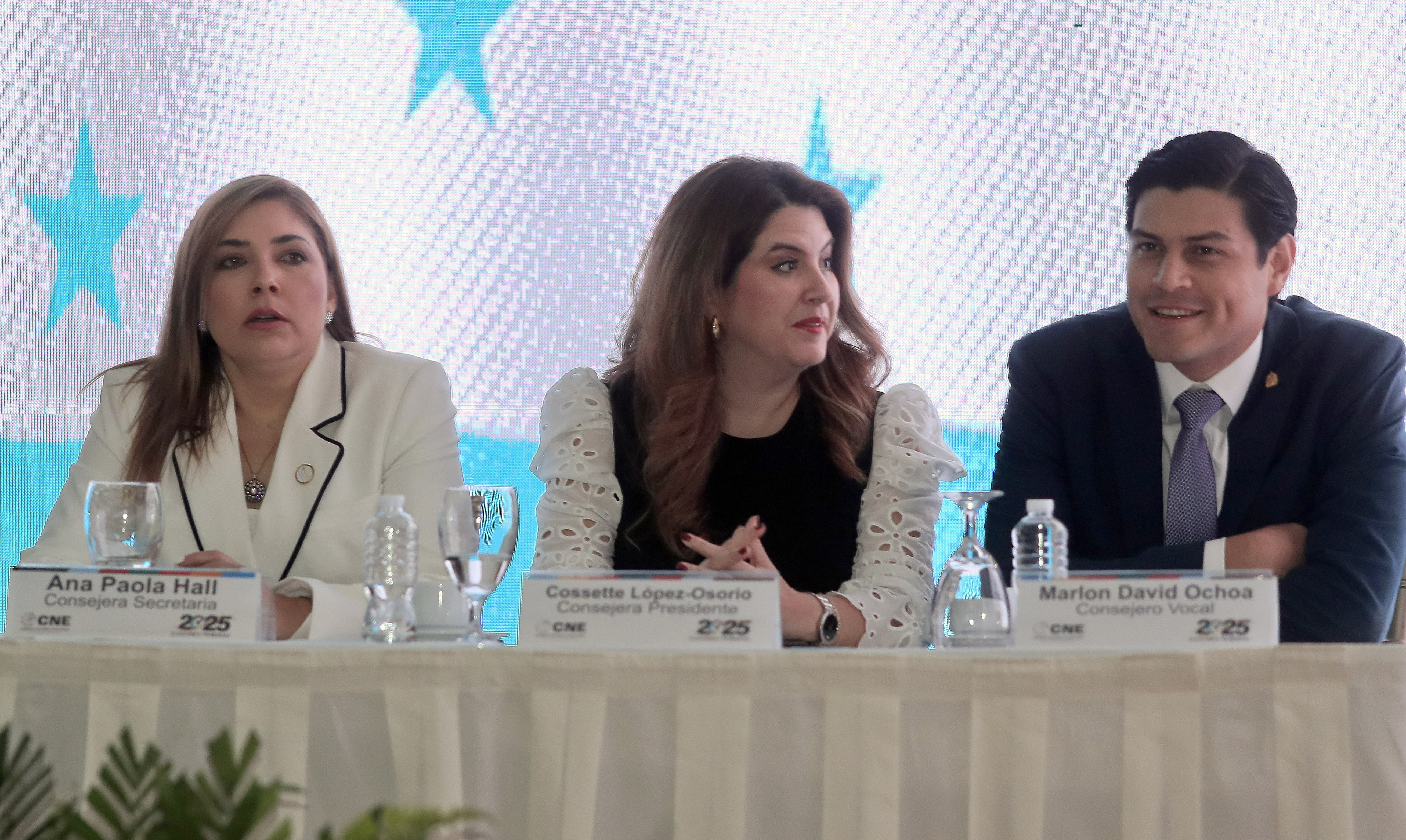 Hallan un sorprendente ecosistema de “hielo inflamable” y vida extrema en el fondo del océano Ártico