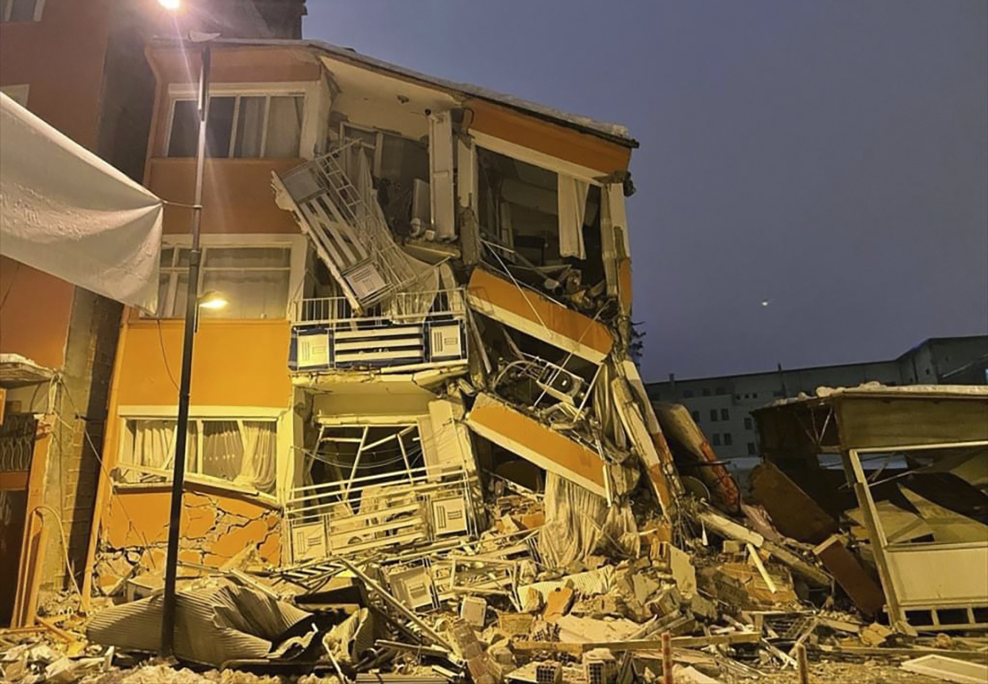 Terremoto en Turquía y Siria: la Cancillería expresó sus condolencias y hasta el momento no hay registro de argentinos fallecidos