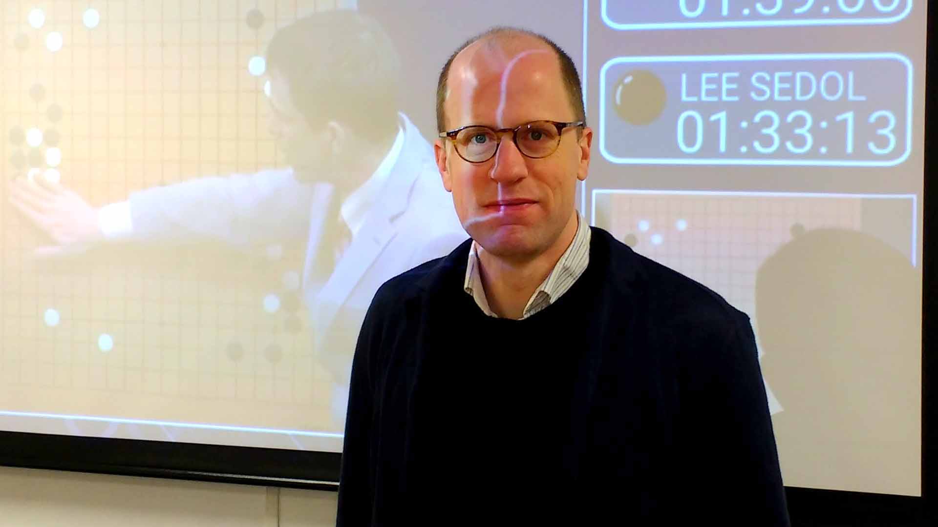 Nick Bostrom, filósofo sueco: "Cuando vamos en la dirección equivocada, lo último que necesitamos es progreso"