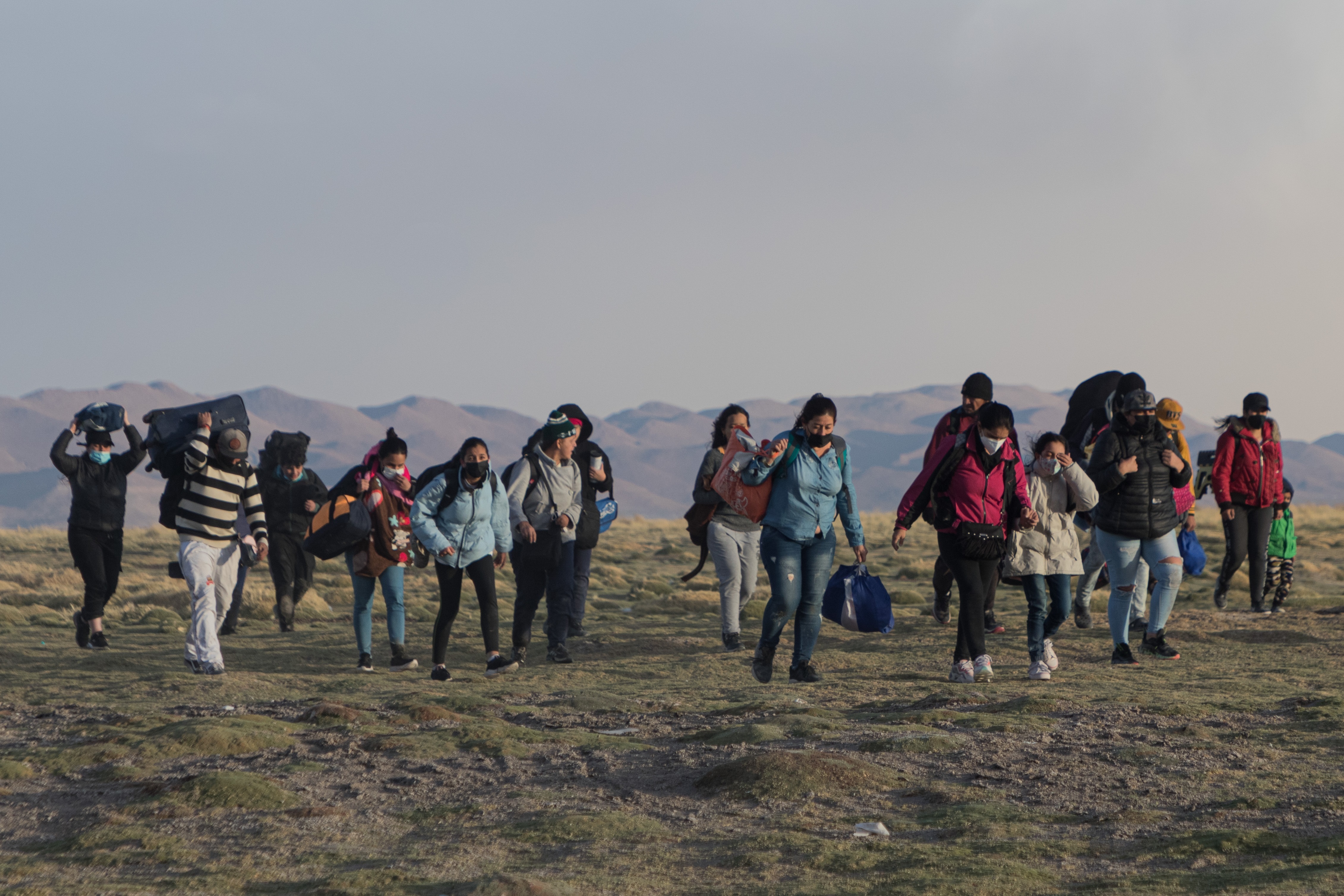 Migrantes avanzando hacia la frontera norte del país (Foto: EFE/ Lucas Aguayo Araos)