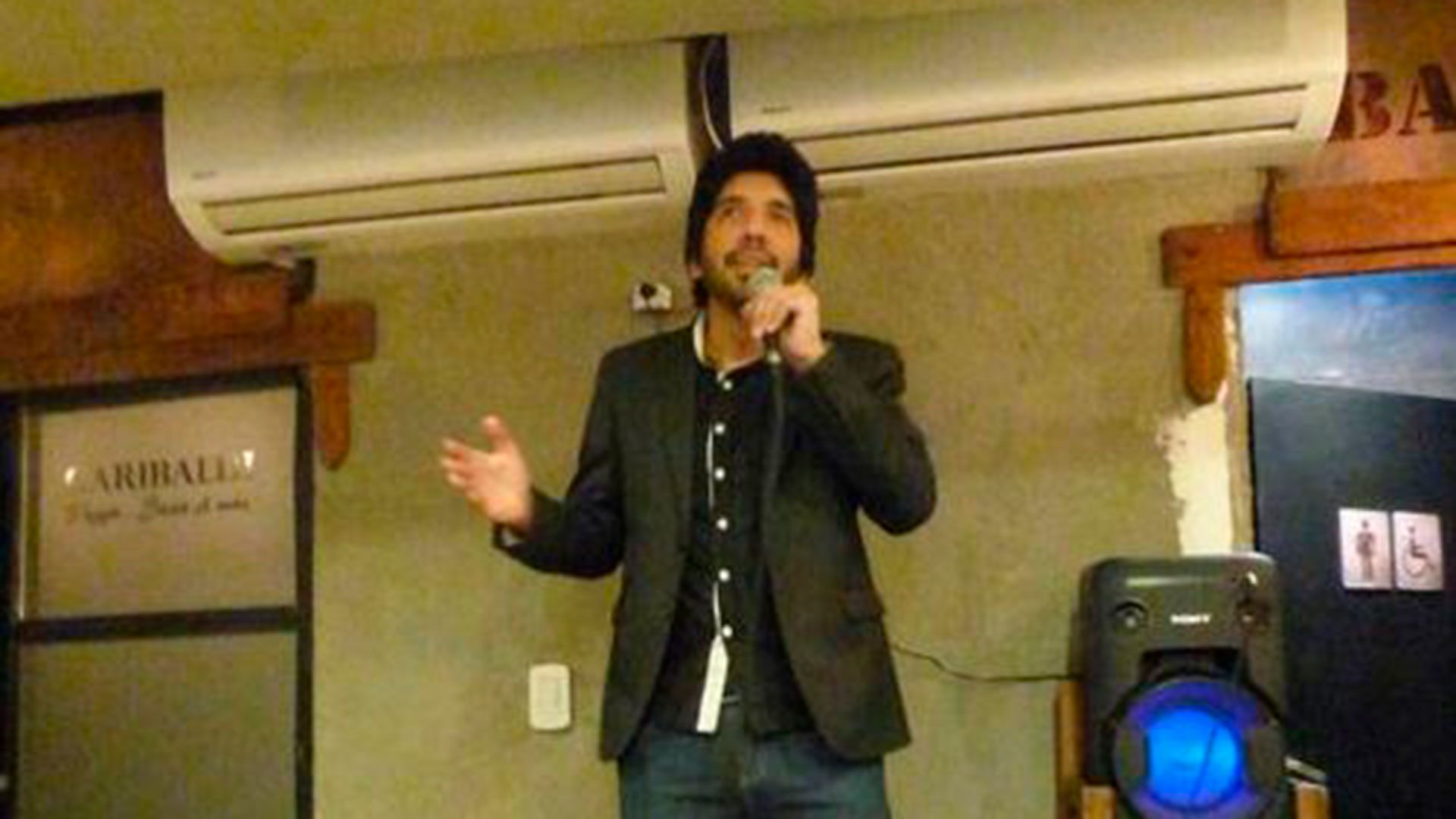 Nataniel Guzmán también da shows de stand up. 