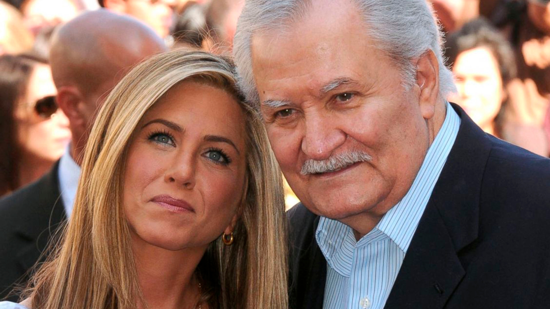 Pai de Jennifer Aniston morreu em 11 de novembro